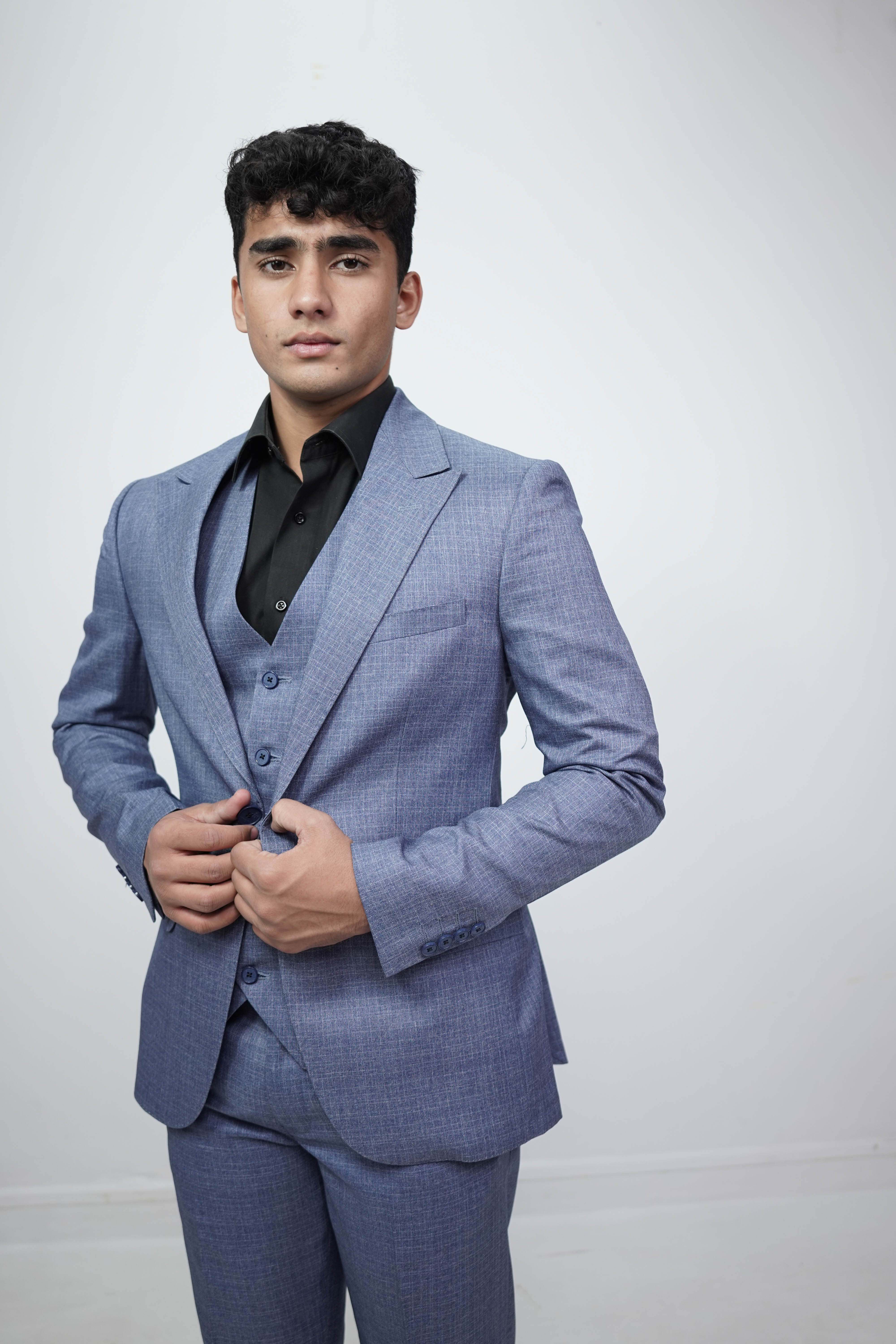 Vogue & Threads 3-Piece suit- Custom Fit High-End Formalwear for Every Occasion