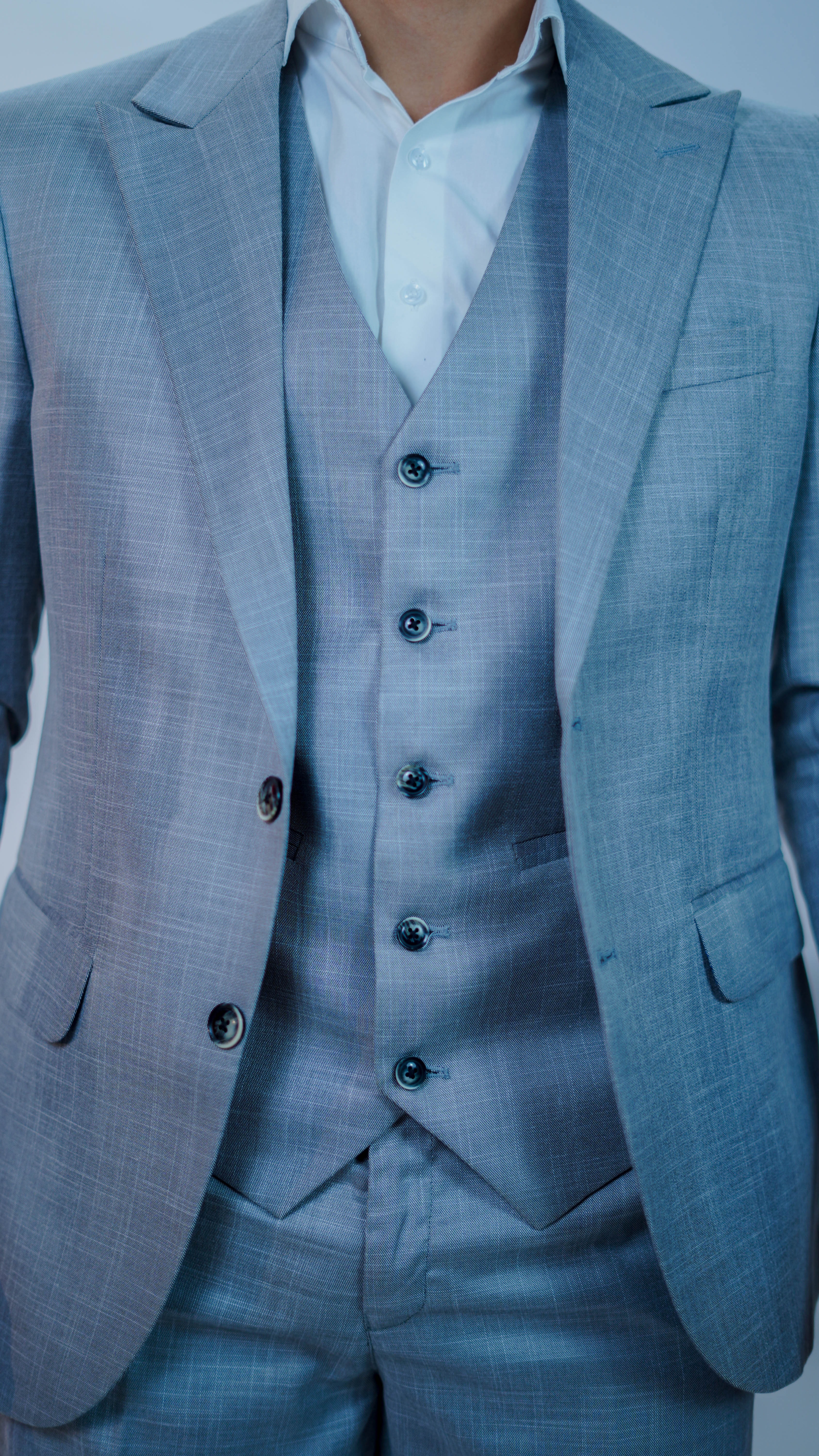 Vogue & Threads 3-Piece suit- Custom Fit High-End Formalwear for Every Occasion