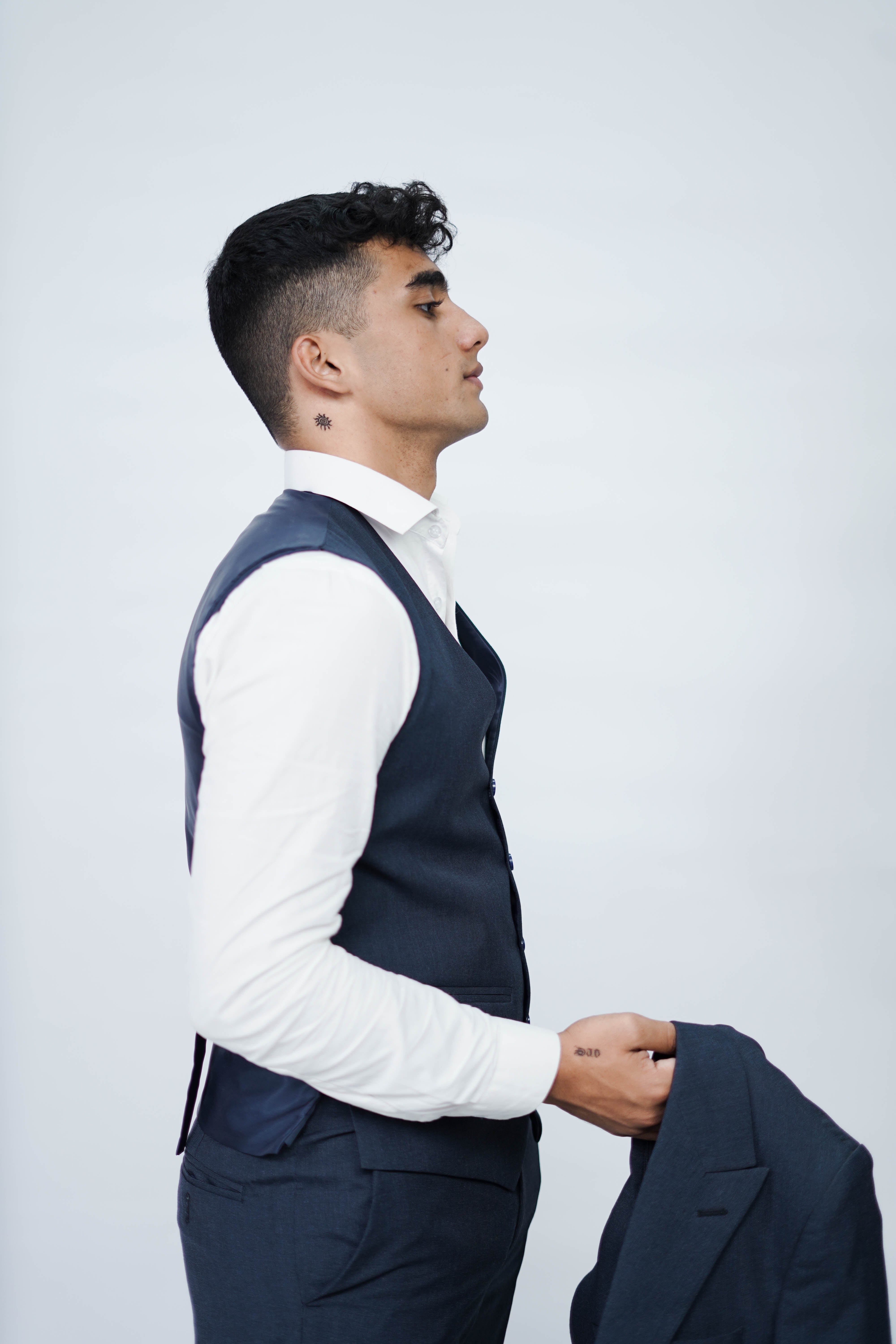 Vogue & Threads 3-Piece suit -Stylish Vest, Jacket & Pants for Formal Occasions