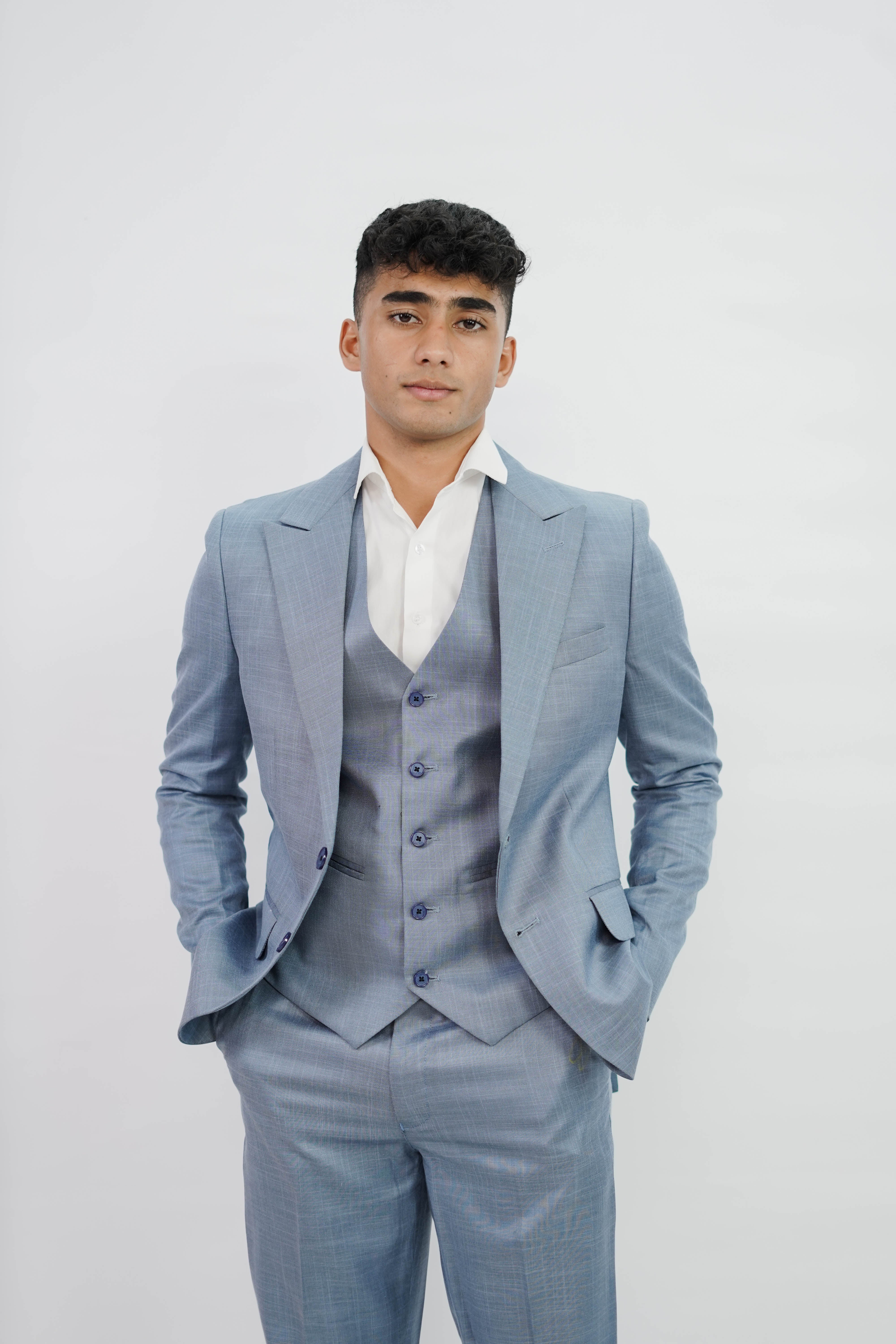 Vogue & Threads 3-Piece suit- Custom Fit High-End Formalwear for Every Occasion