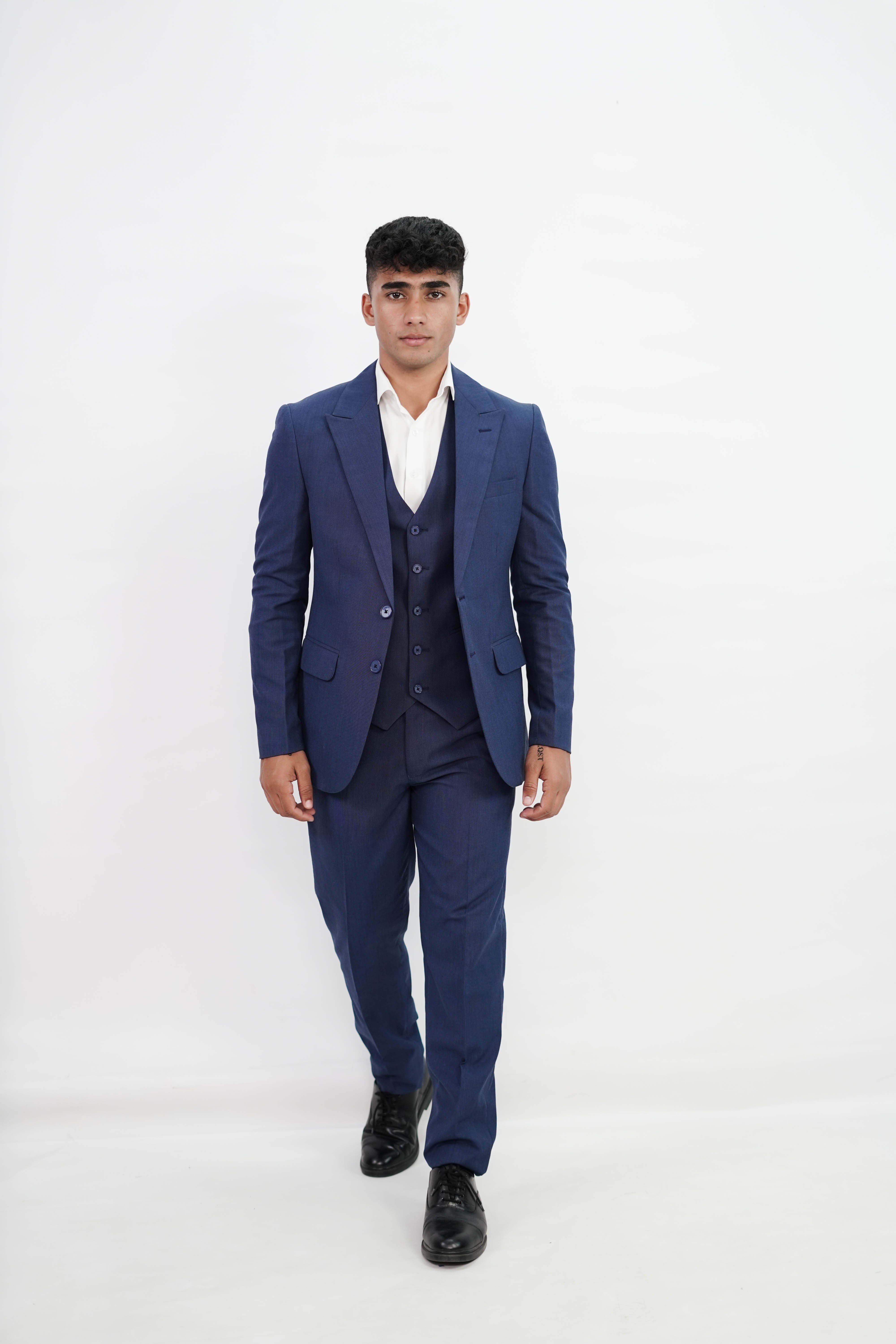 Vogue & Threads 3-Piece suit- Elegant Two-Piece Outfit for Grooms & Guests