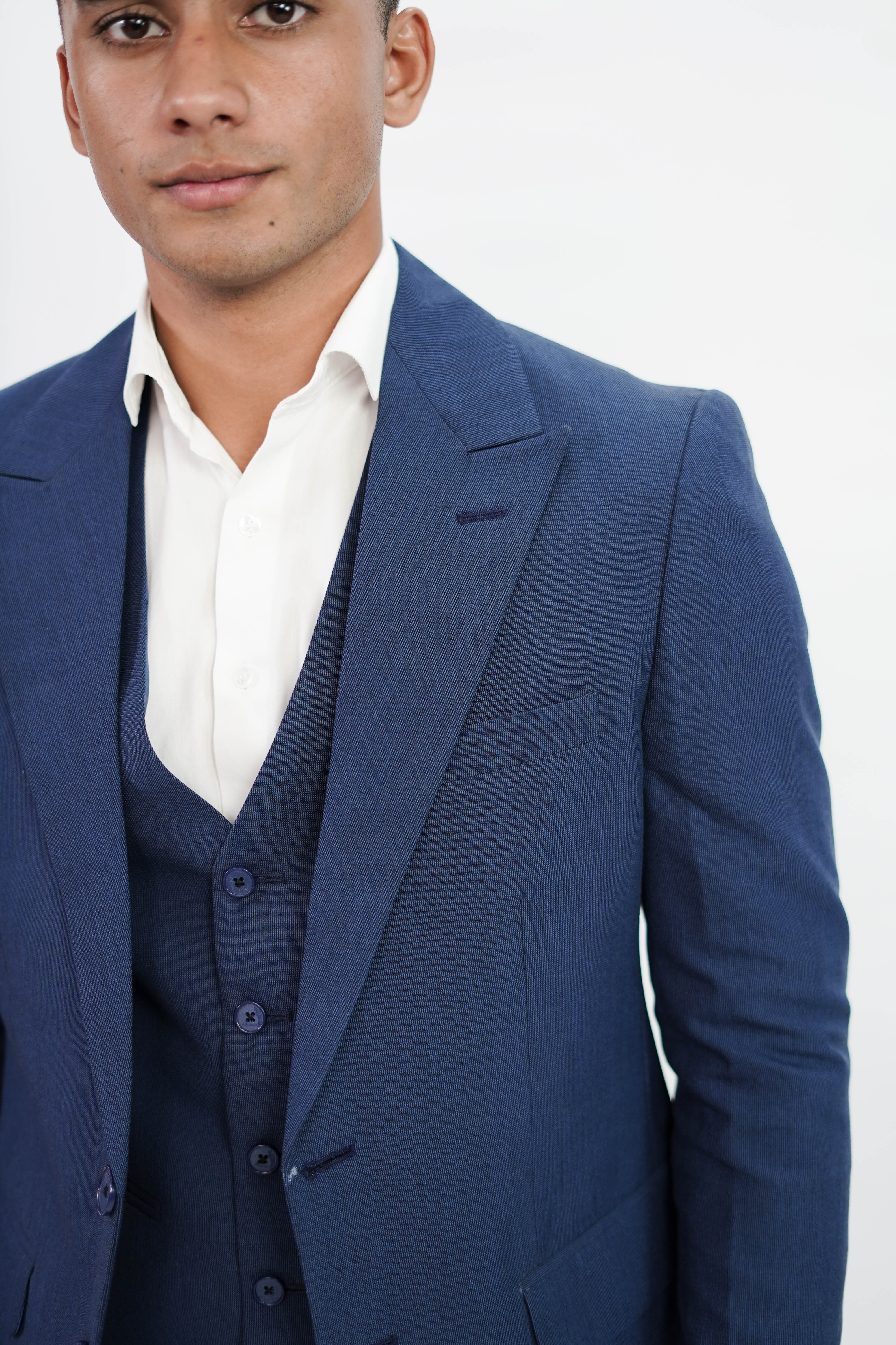 Vogue & Threads 3-Piece suit- Elegant Two-Piece Outfit for Grooms & Guests