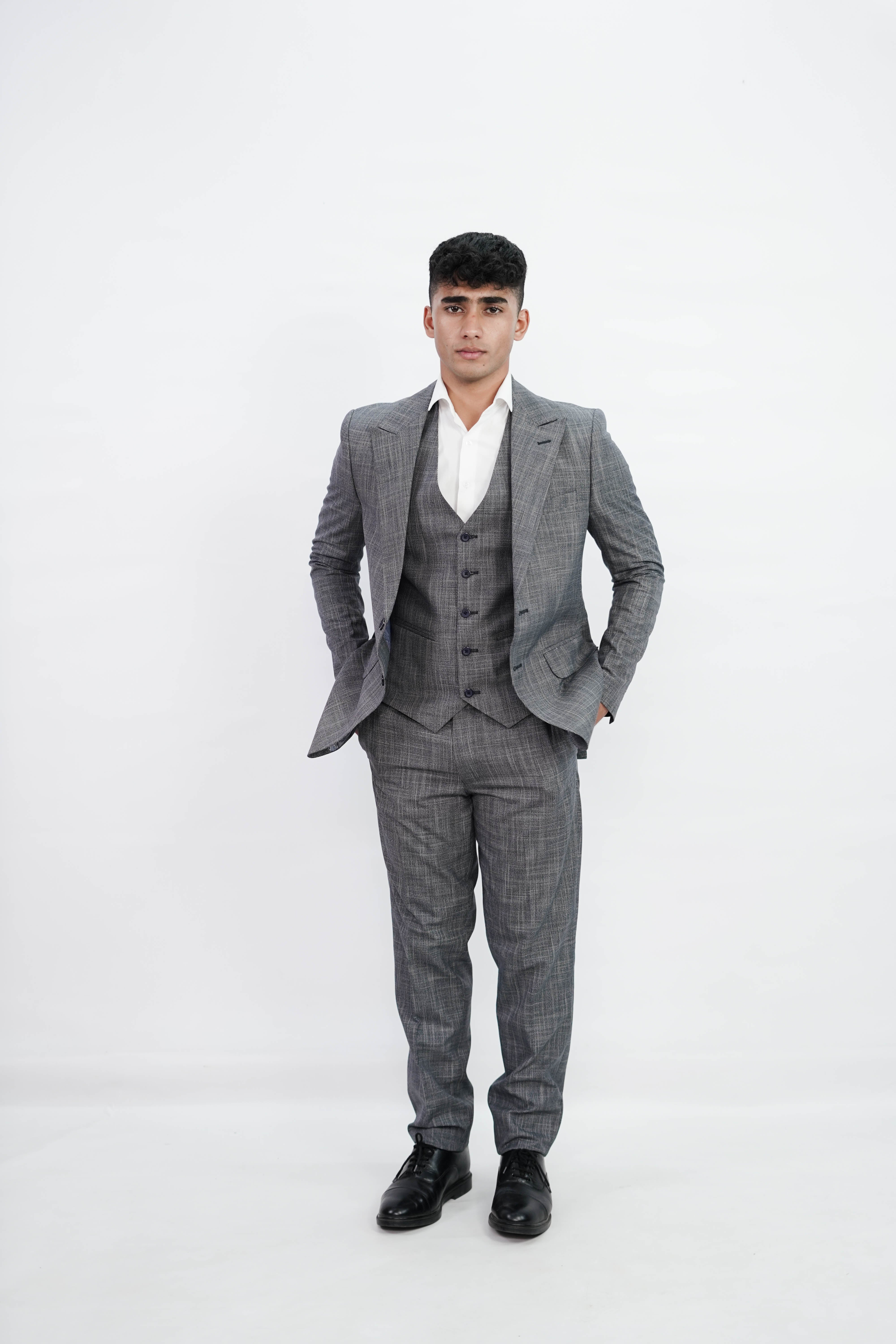 Vogue & Threads 3-Piece suit- High-End Formalwear for Every wedding