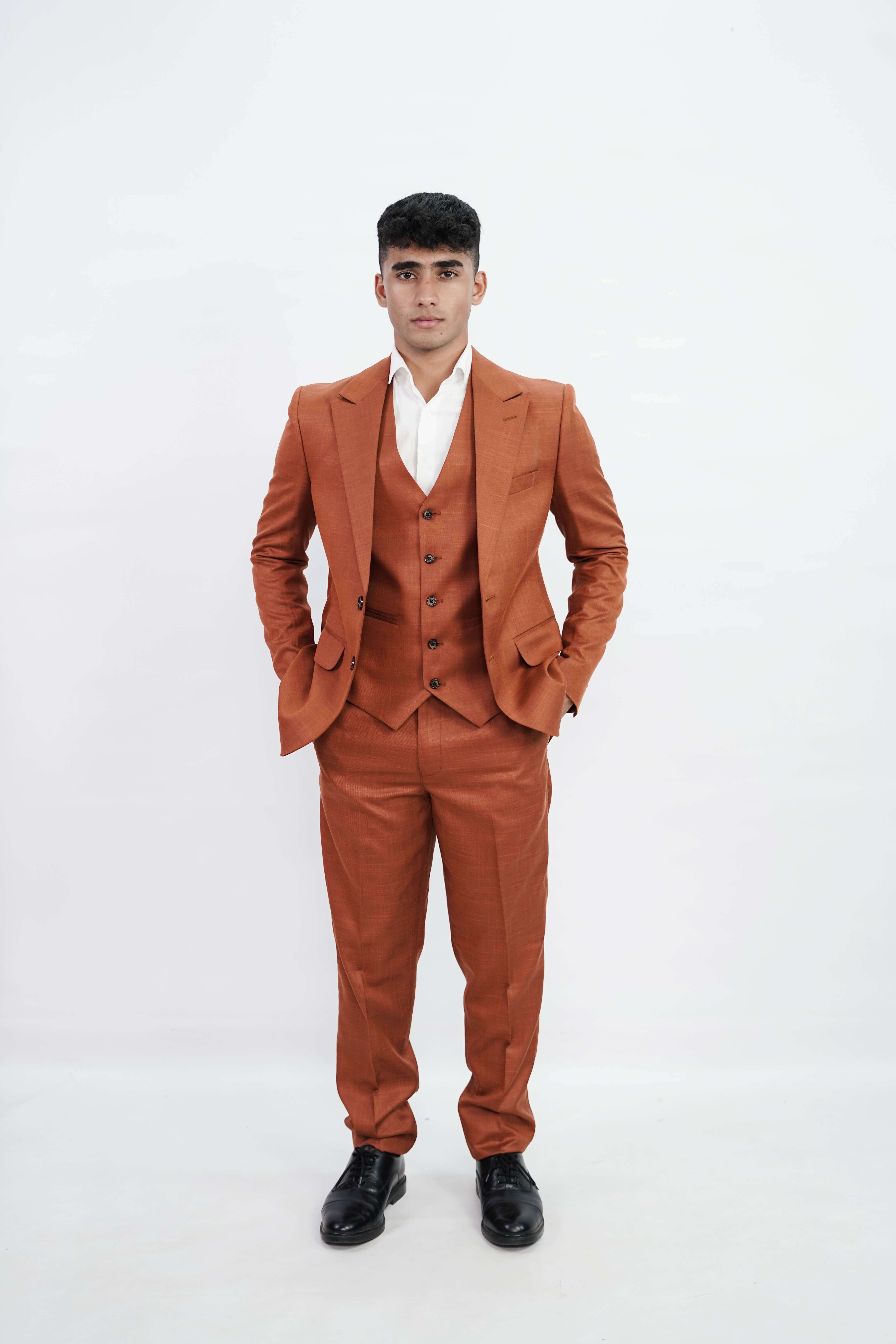 Vogue & Threads 3-Piece suit- Regular Fit High-End Formalwear for Porms & weddings