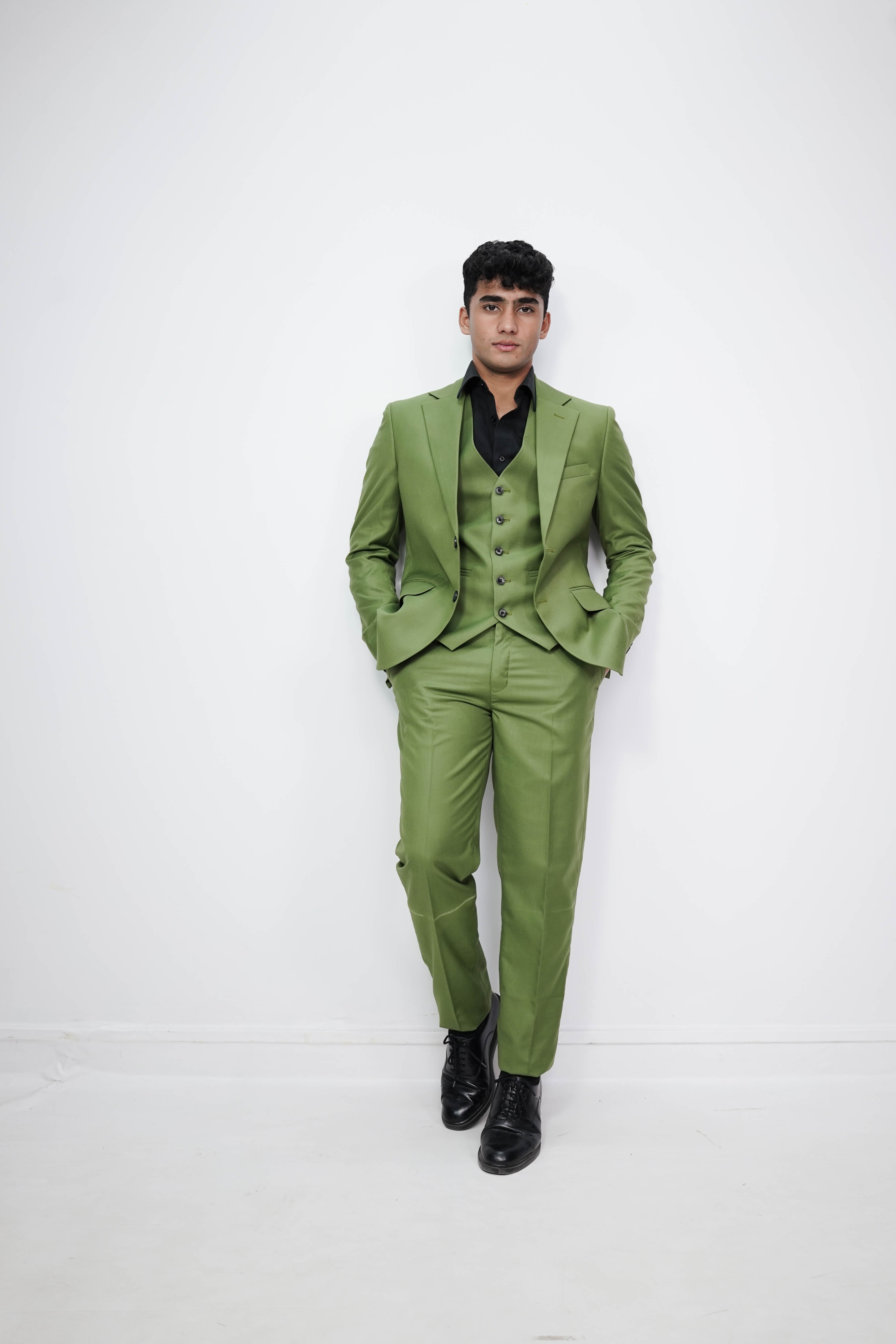 Vogue & Threads Men’s three piece suit-Regular Fit Olive Green Suit for wedding