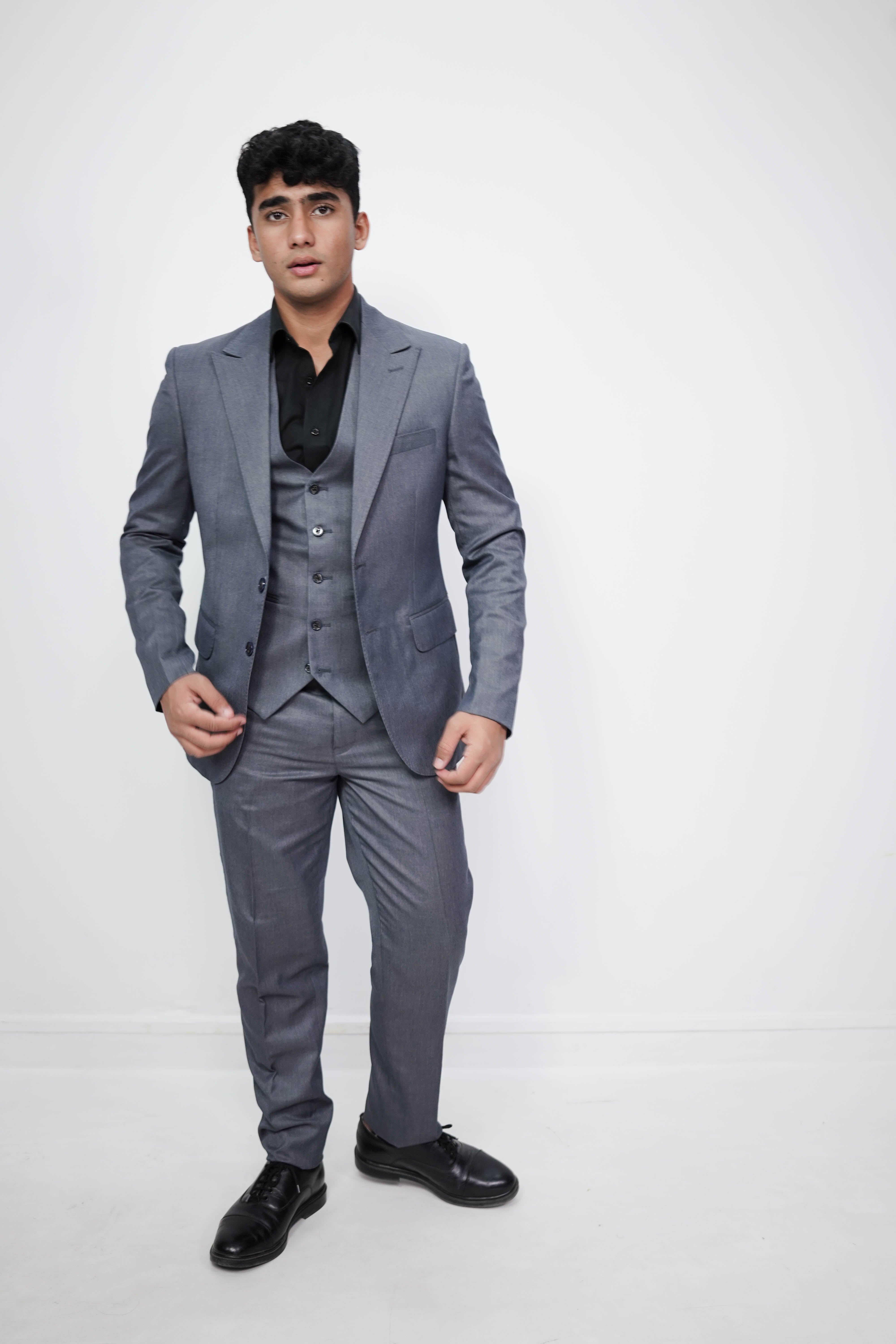 VogueNThreads 3-Piece suit- Custom Fit High-End Formalwear for Every Occasion-VogueNThreads