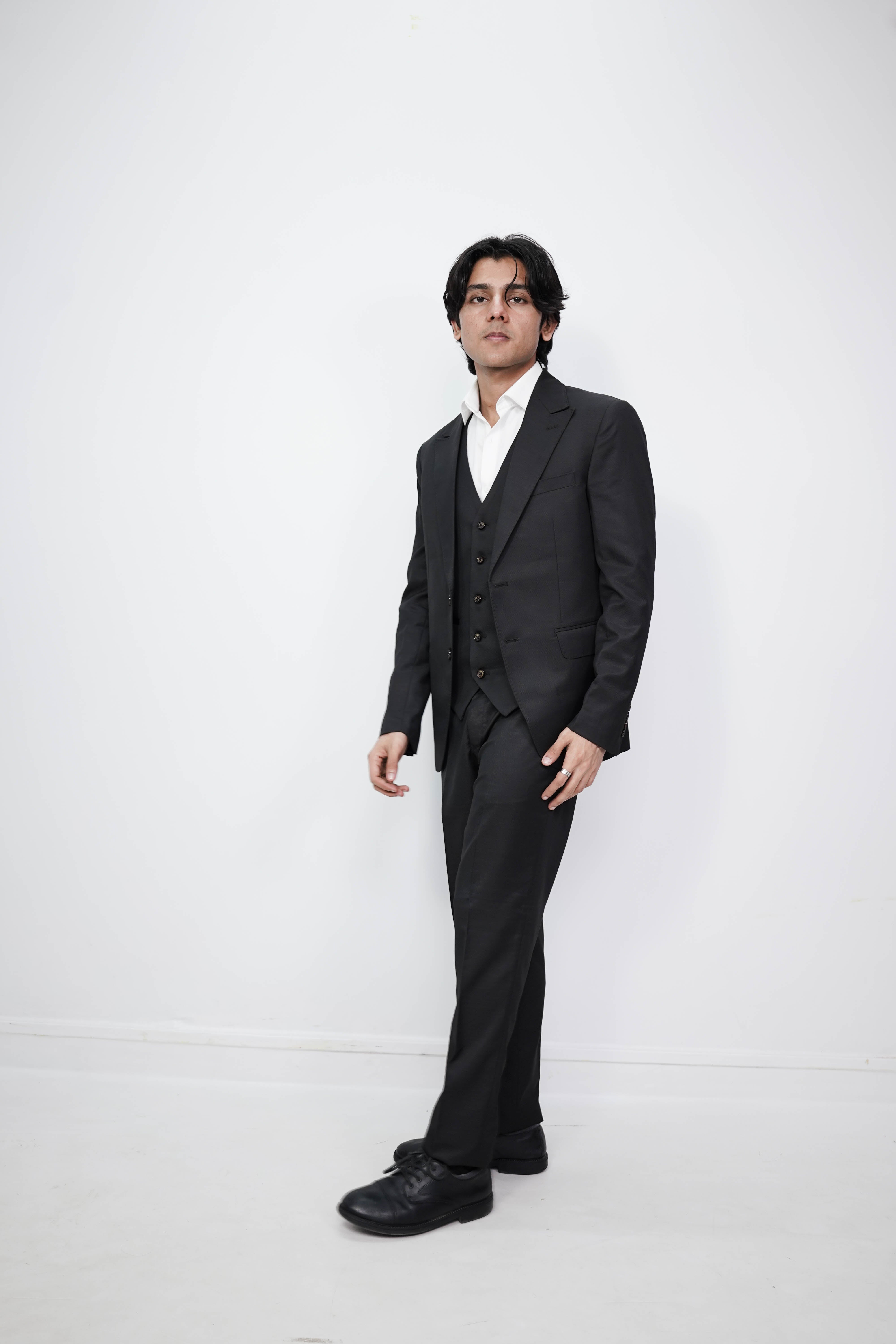 VogueNThreads 3-Piece suit- Custom Fit High-End Formalwear for Every Occasion-VogueNThreads