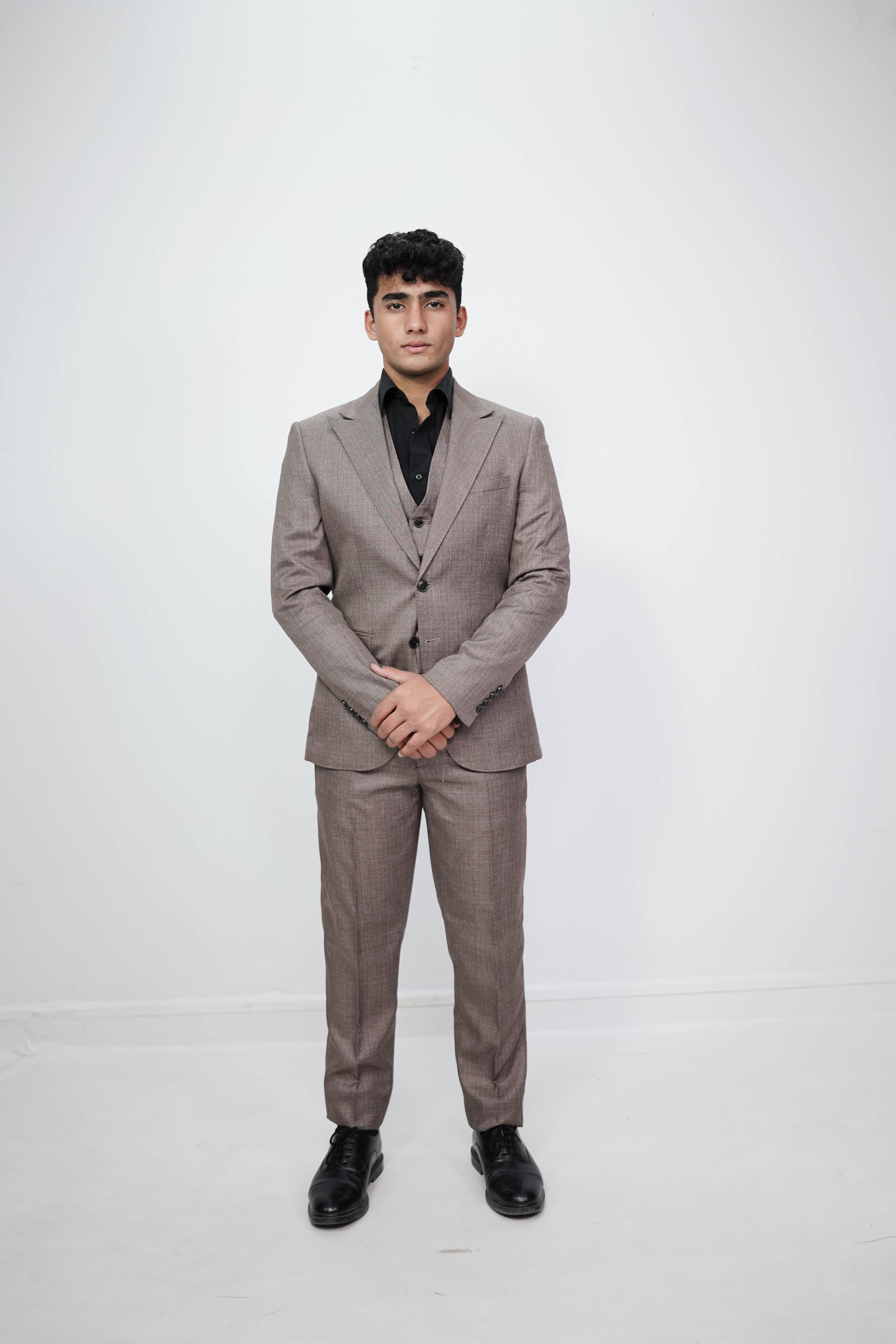 VogueNThreads 3-Piece suit- Custom Fit High-End Formalwear for Every Occasion-VogueNThreads