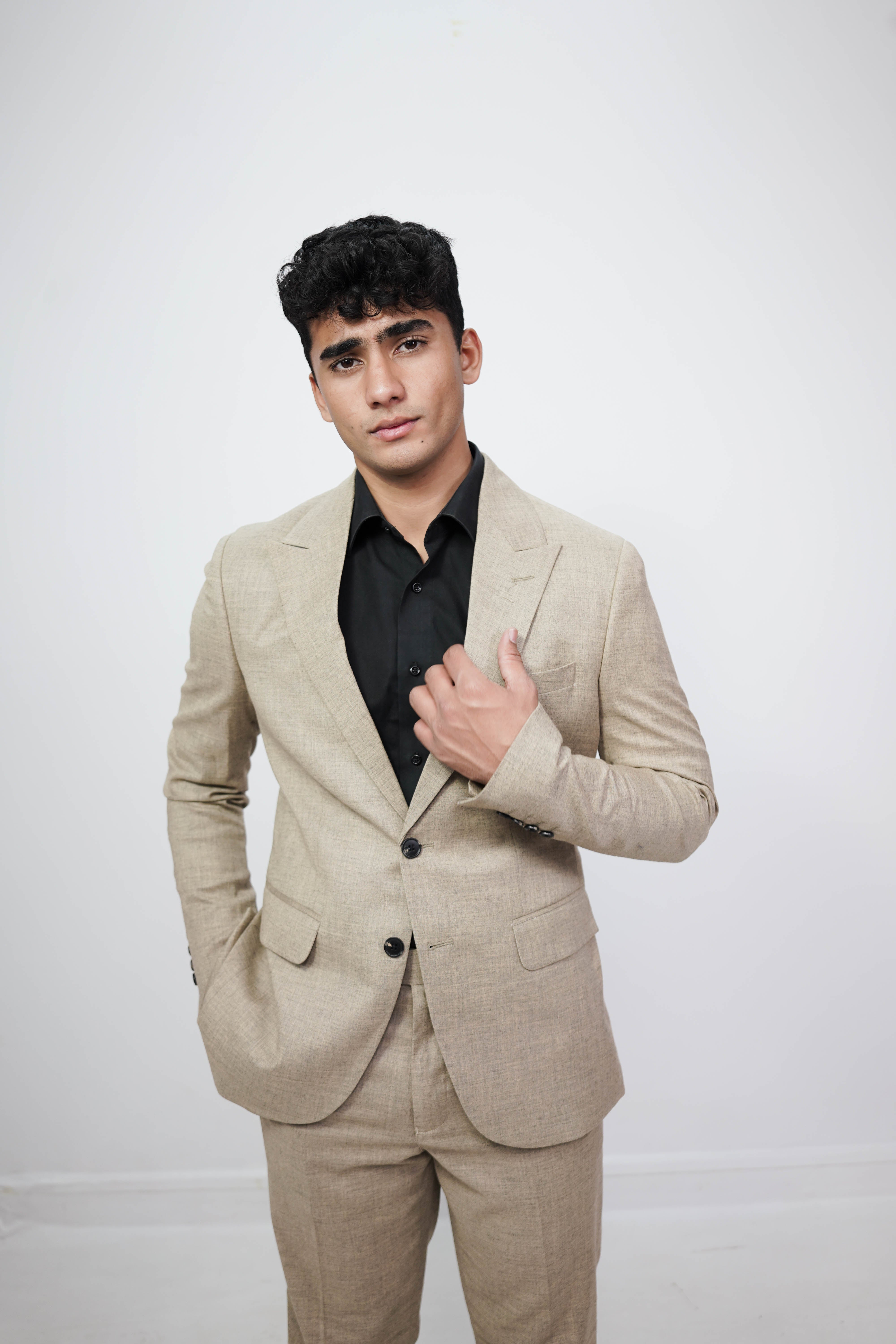 Vogue & Threads 3-Piece suit- Custom Fit High-End Formalwear for Every Occasion