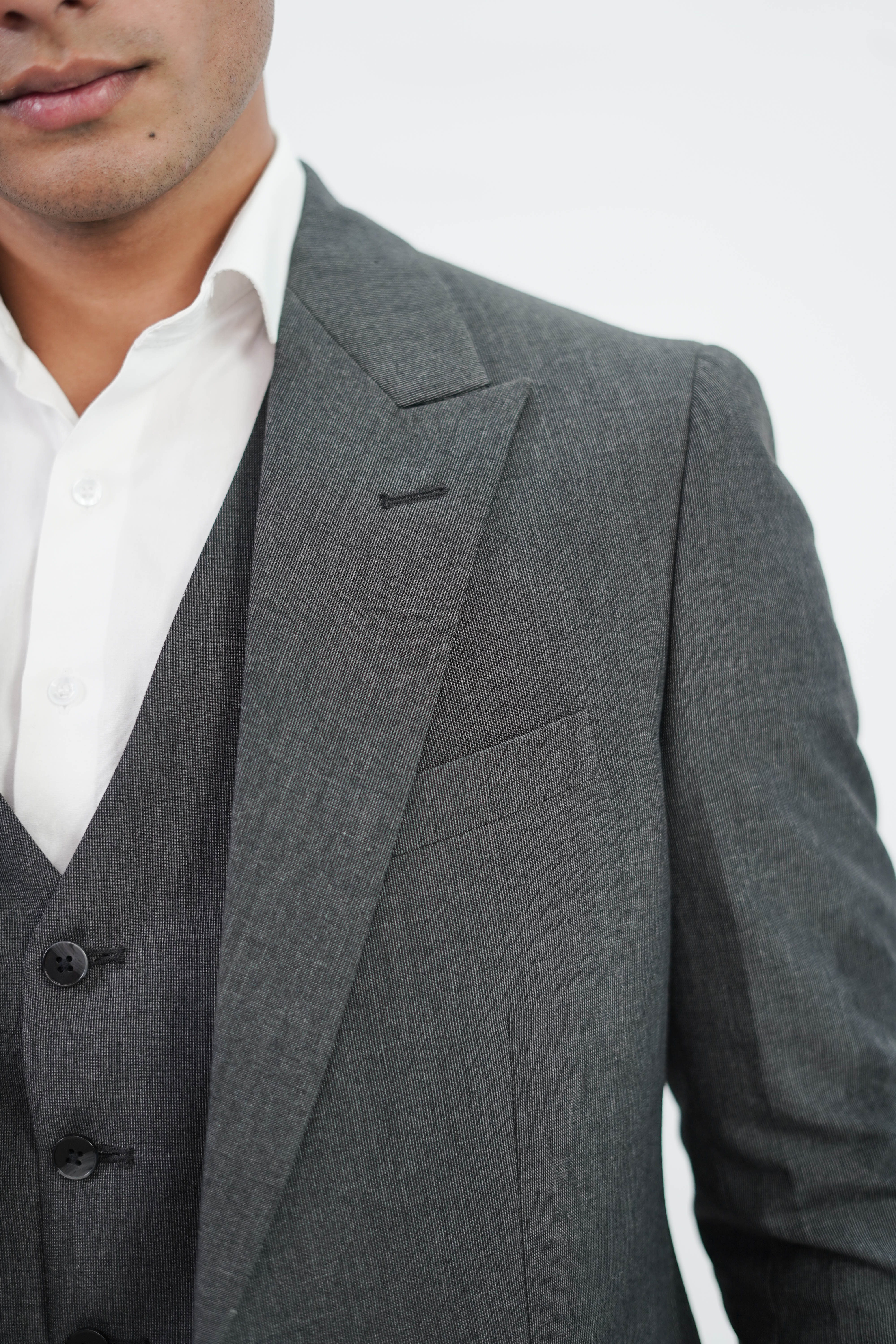 Vogue & Threads 3-Piece suit- Custom Fit High-End Formalwear for Every Occasion