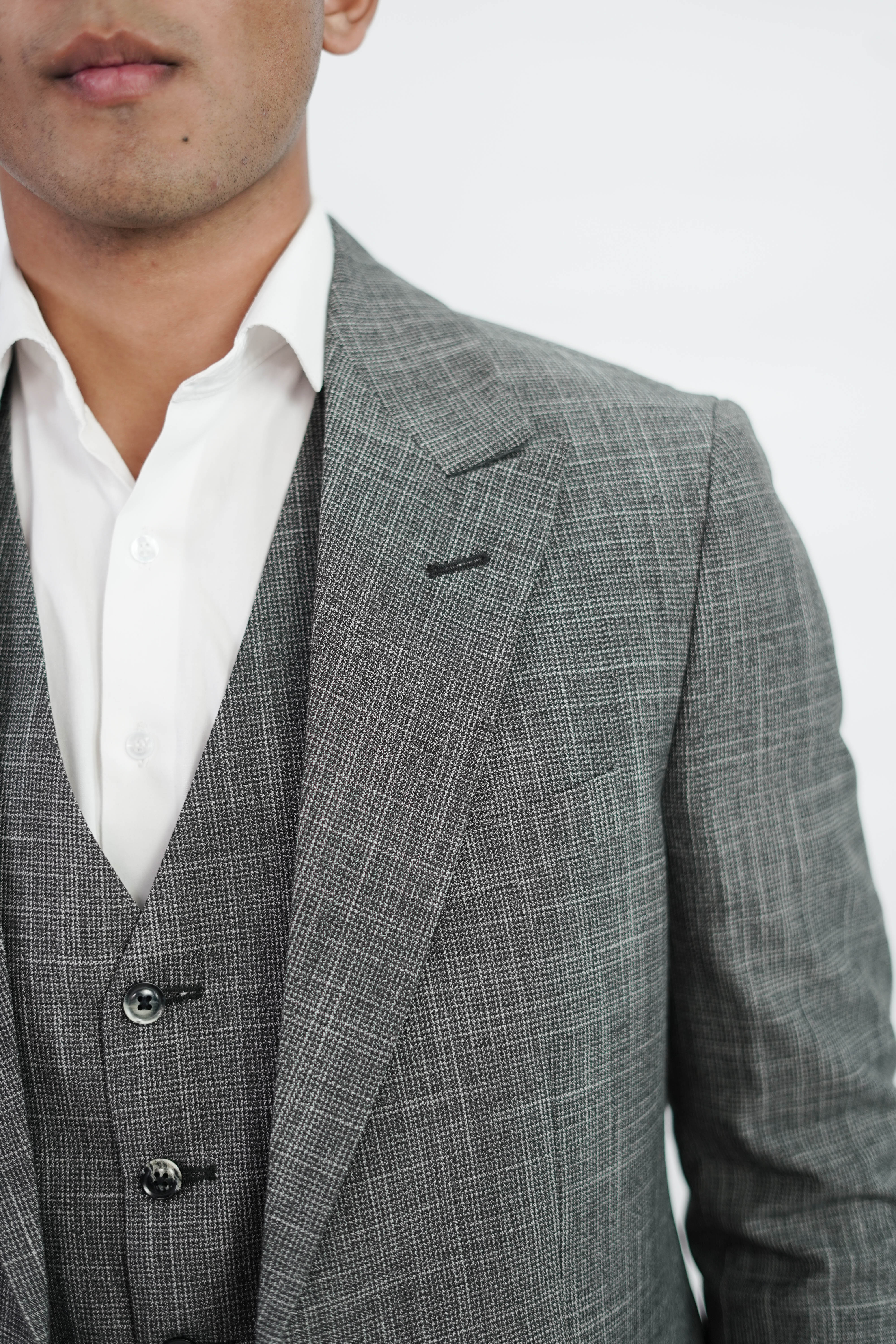 Vogue & Threads 3-Piece suit- Custom Fit High-End Formalwear for Every Occasion