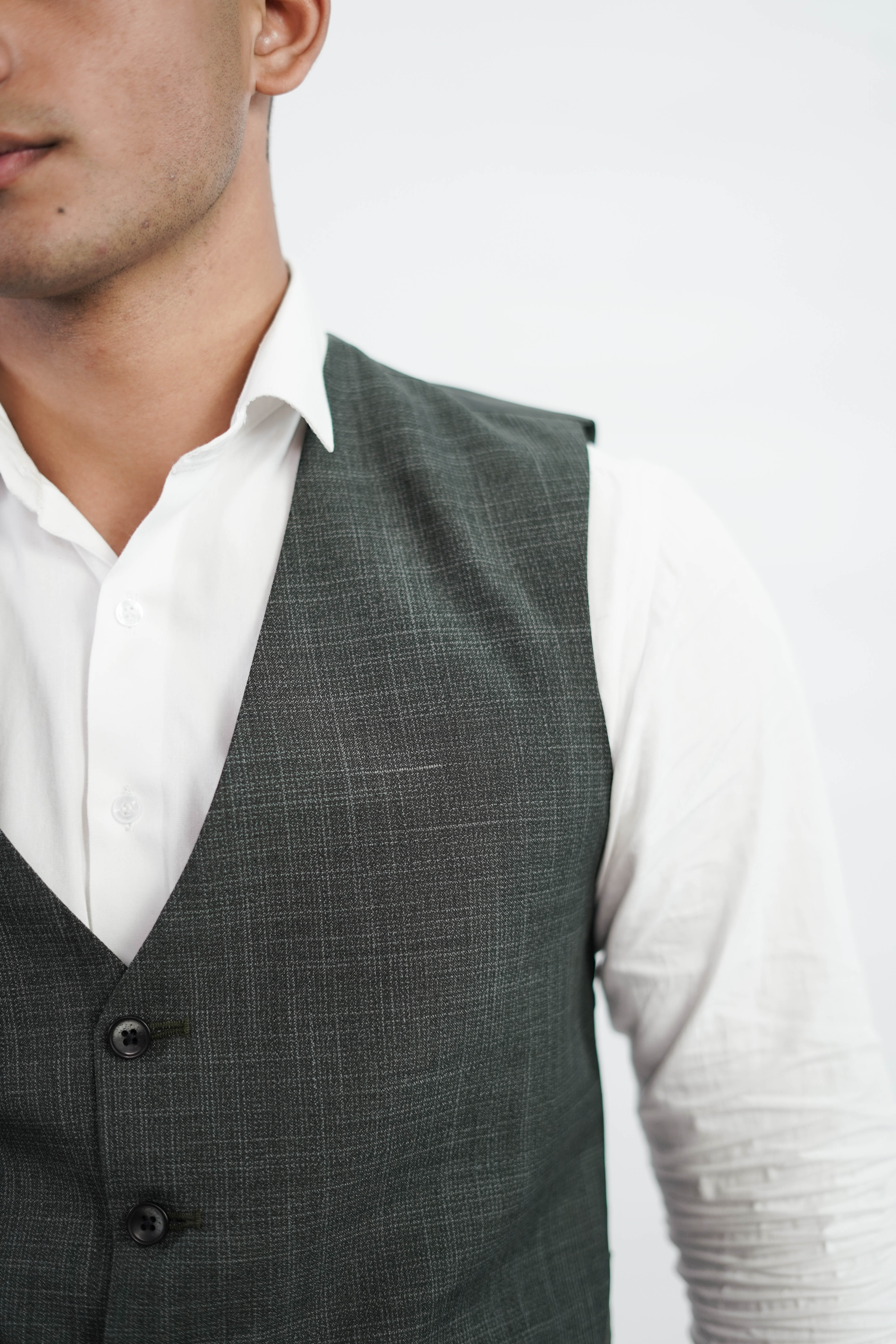 Vogue & Threads 3-Piece suit- Custom Fit High-End Formalwear for Every Occasion