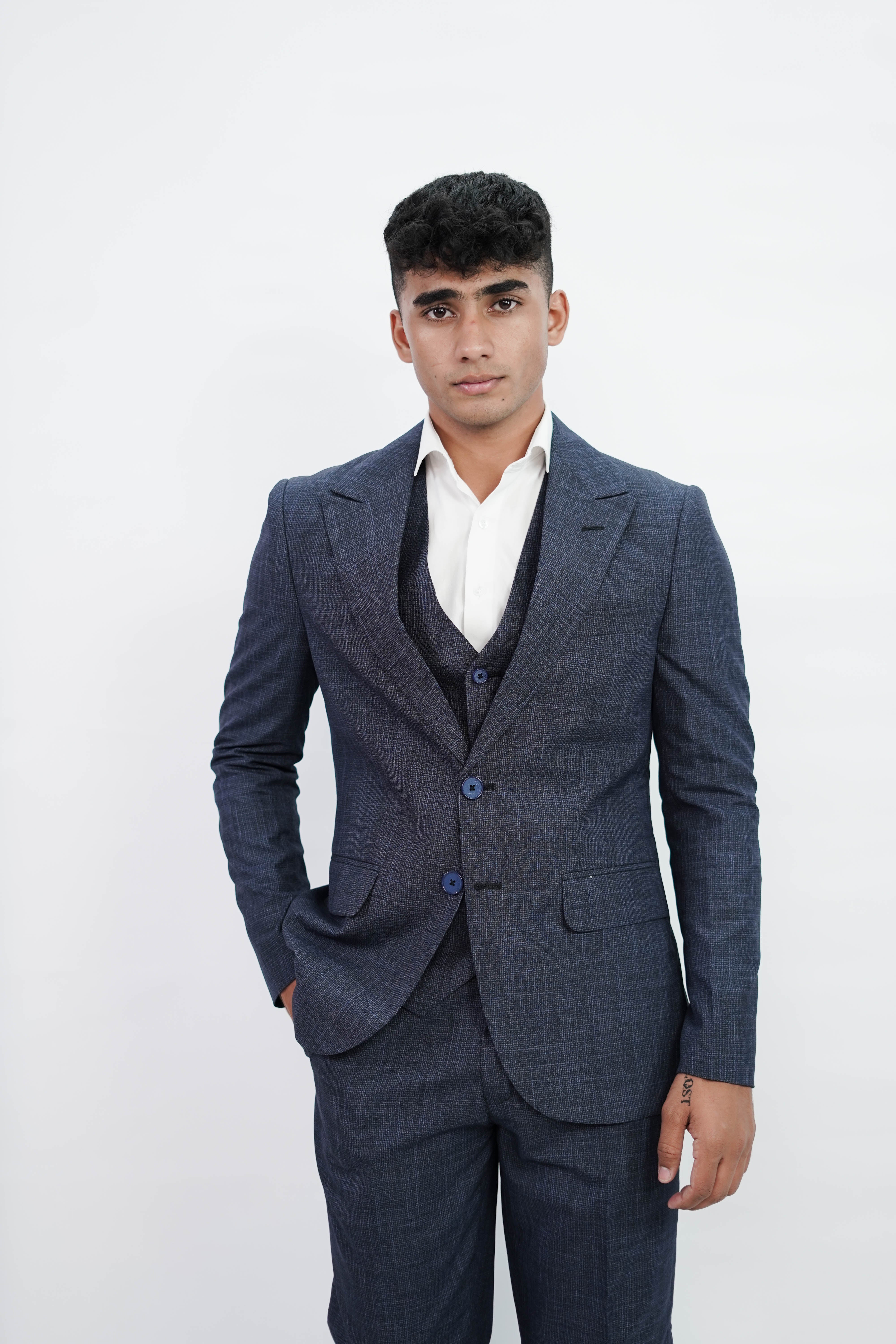Vogue & Threads 3-Piece suit- Custom Fit High-End Formalwear for Every Occasion
