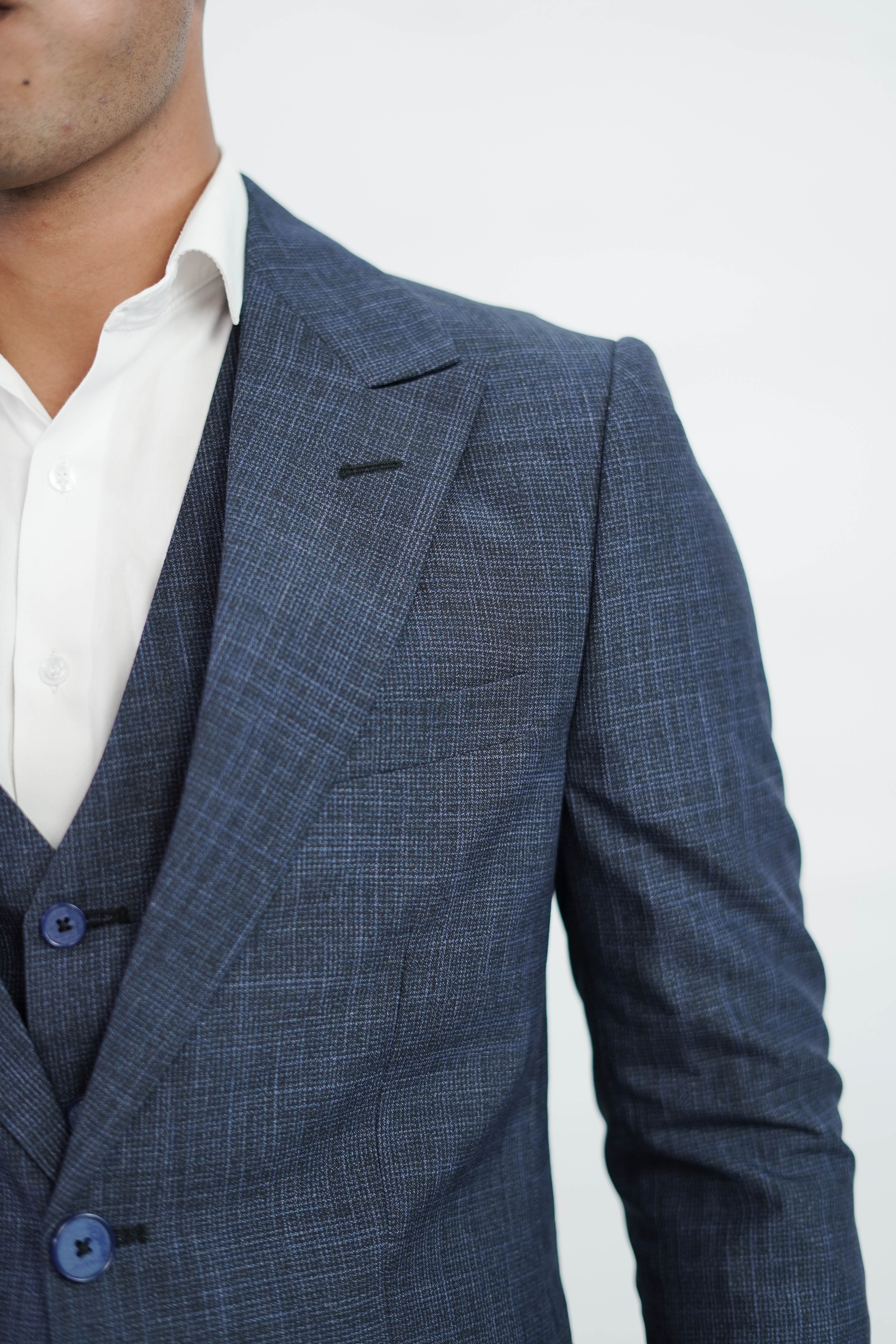 Vogue & Threads 3-Piece suit- Custom Fit High-End Formalwear for Every Occasion