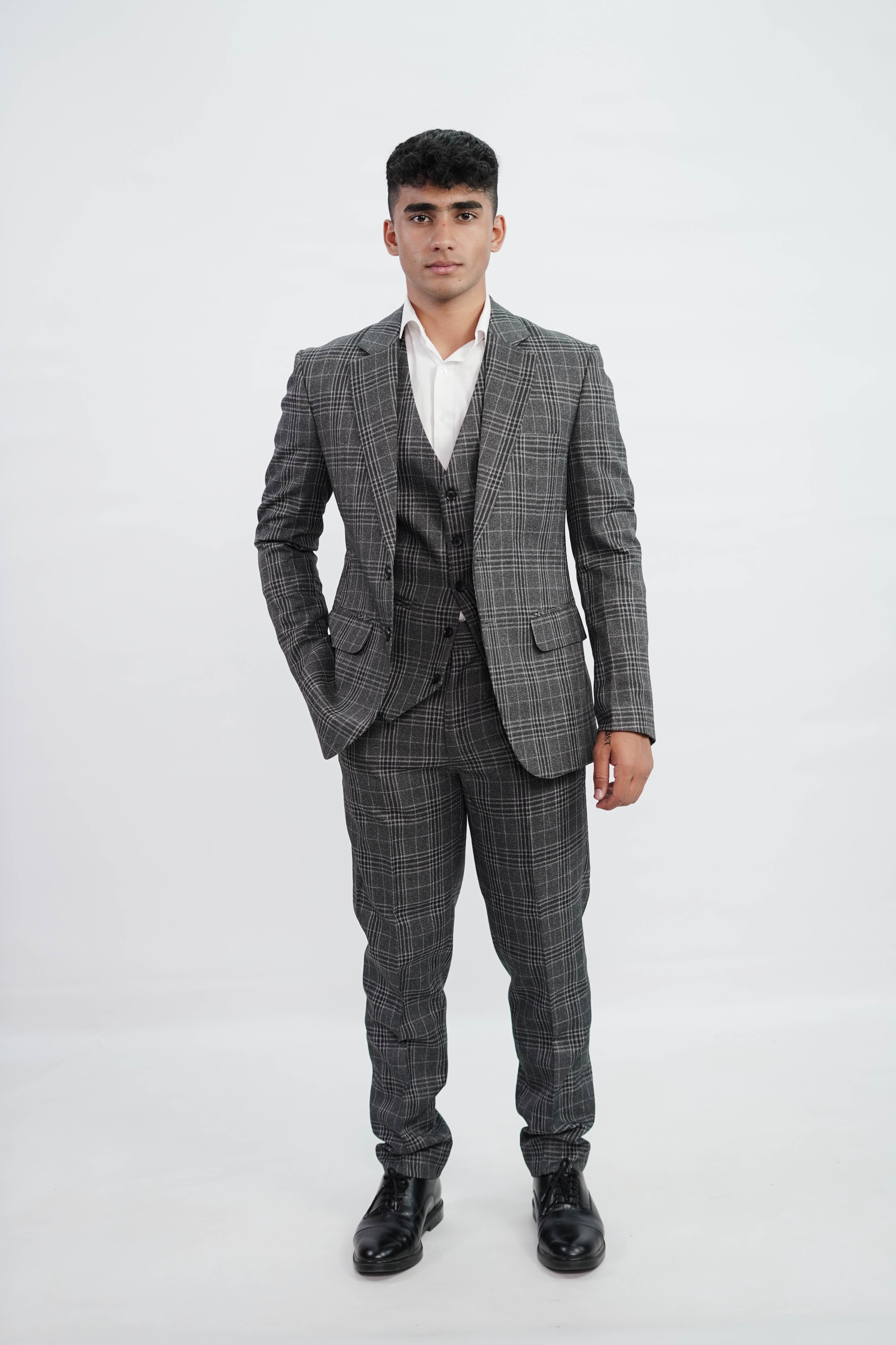 Vogue & Threads 3-Piece suit- Custom Fit High-End Formalwear for Every Occasion