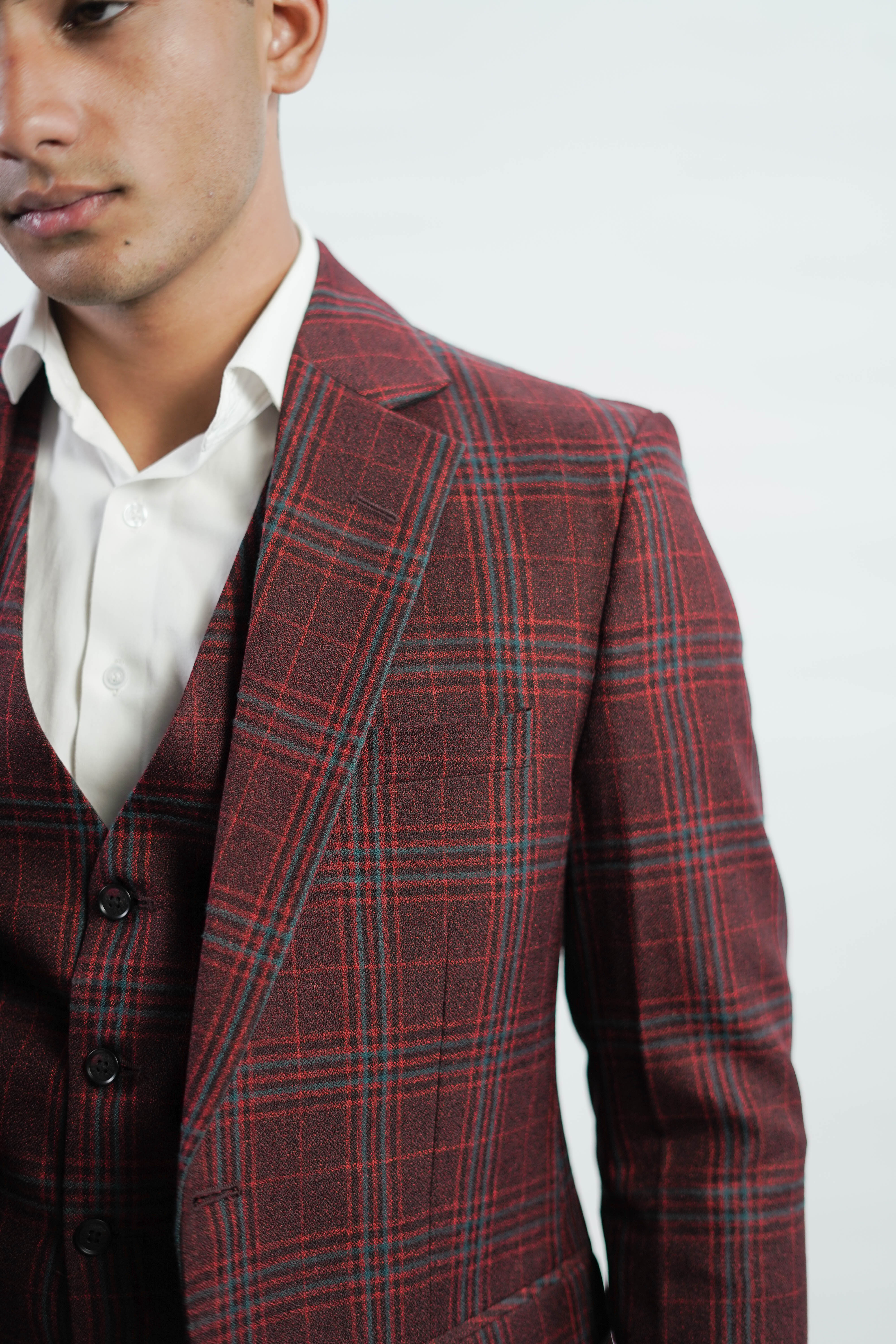 Vogue & Threads 3-Piece suit- Custom Fit High-End Formalwear for Every Occasion