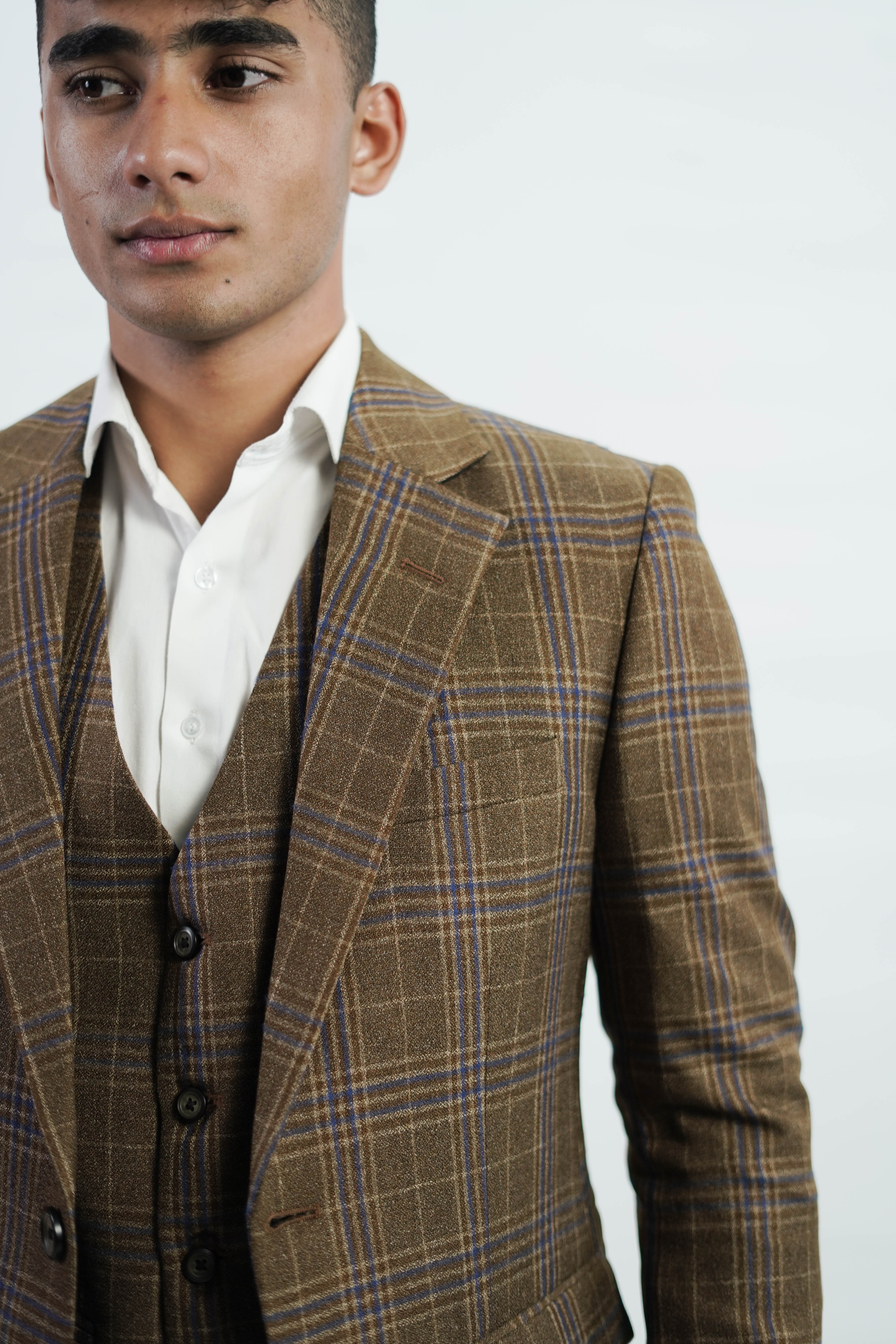 Vogue & Threads 3-Piece suit- Custom Fit High-End Formalwear for Every Occasion