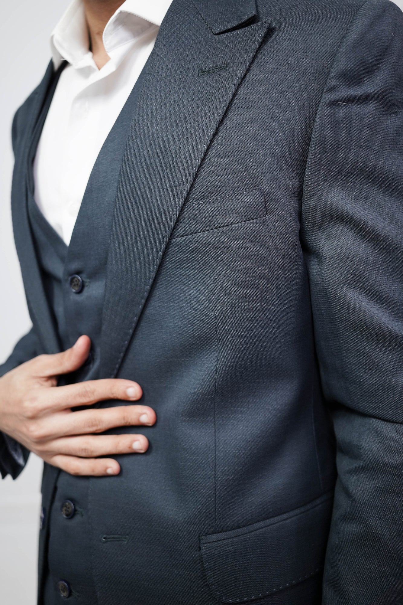VogueNThreads 3-Piece suit- Custom Fit High-End Formalwear for Every Occasion-VogueNThreads