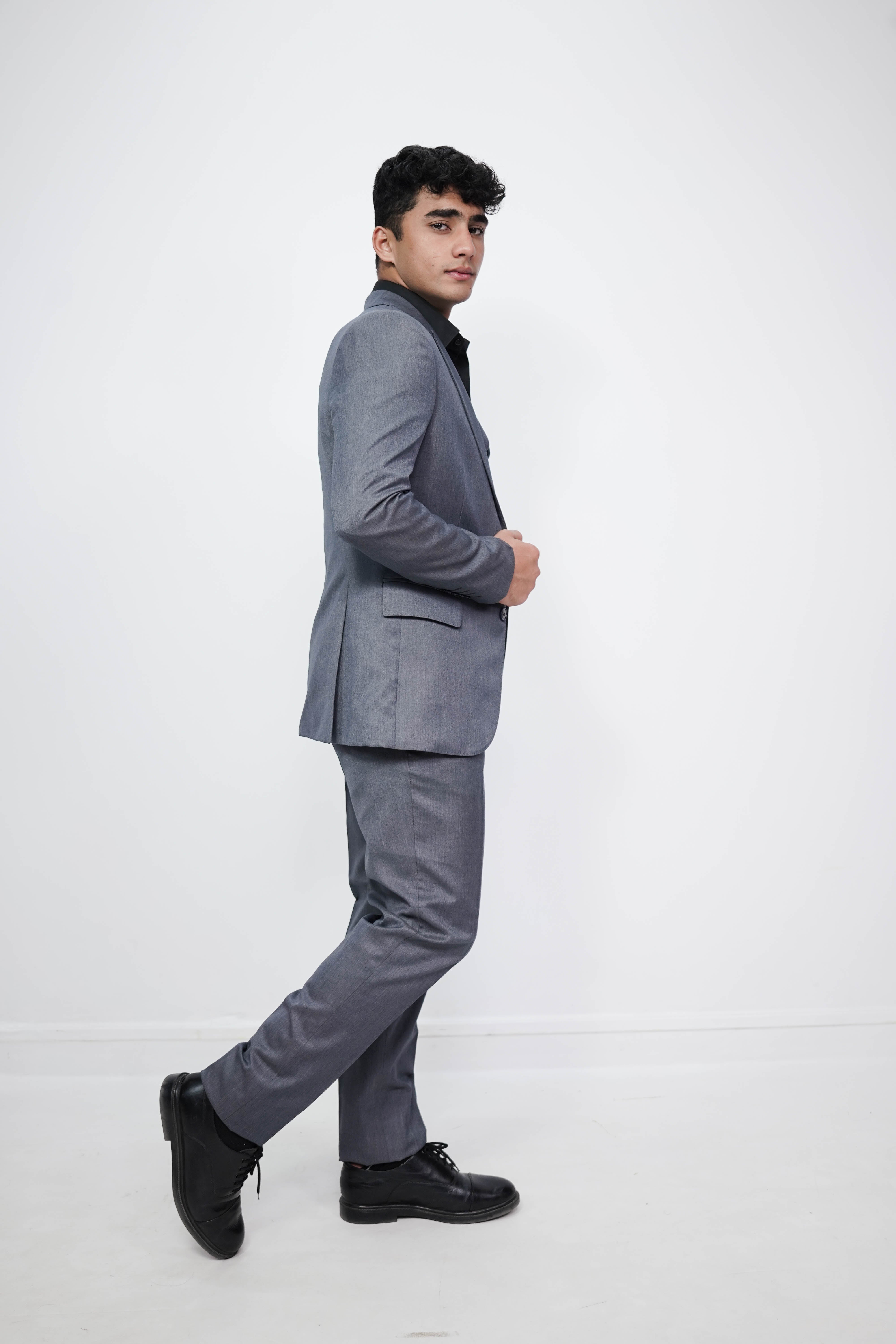 VogueNThreads 3-Piece suit- Custom Fit High-End Formalwear for Every Occasion-VogueNThreads