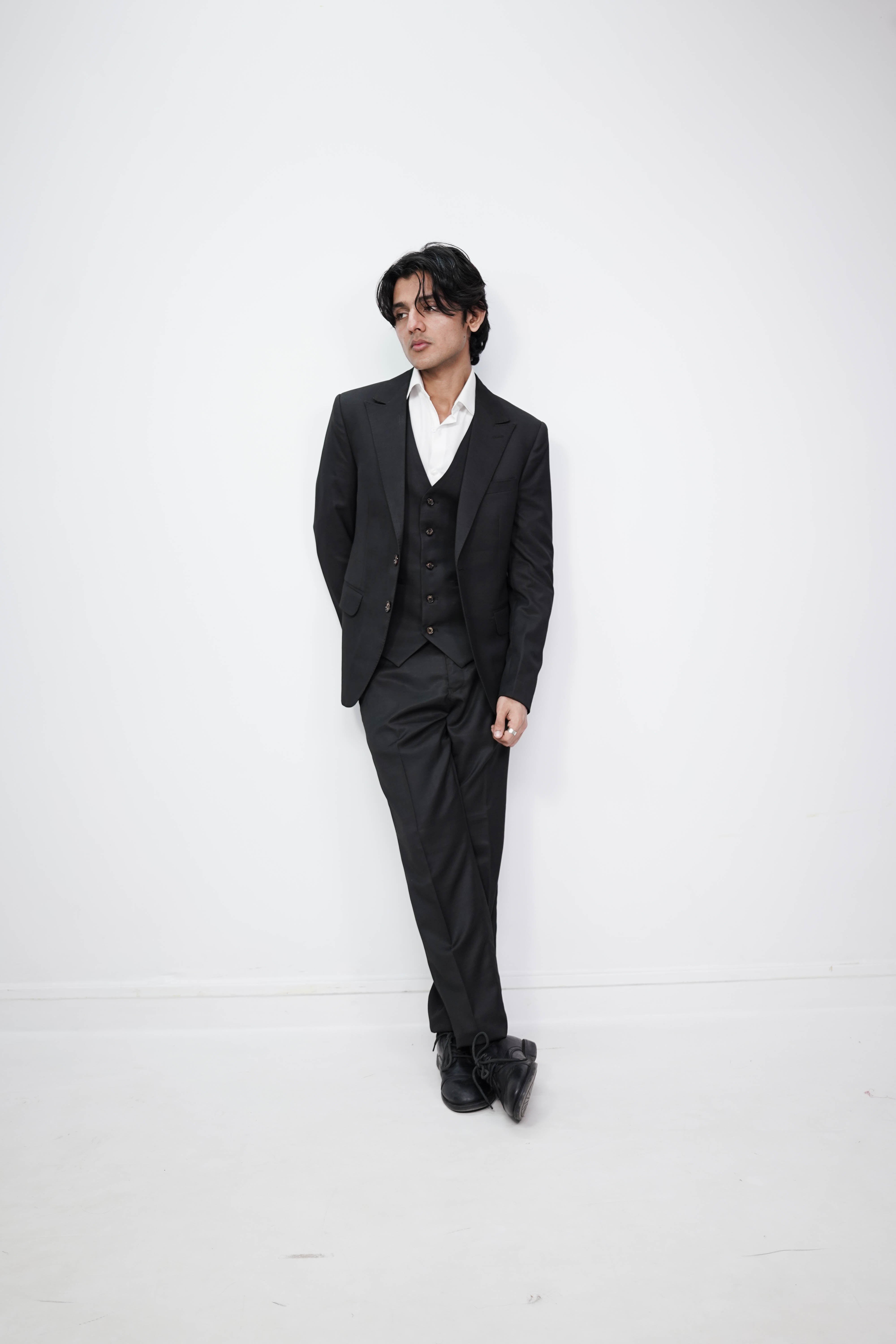 VogueNThreads 3-Piece suit- Custom Fit High-End Formalwear for Every Occasion-VogueNThreads