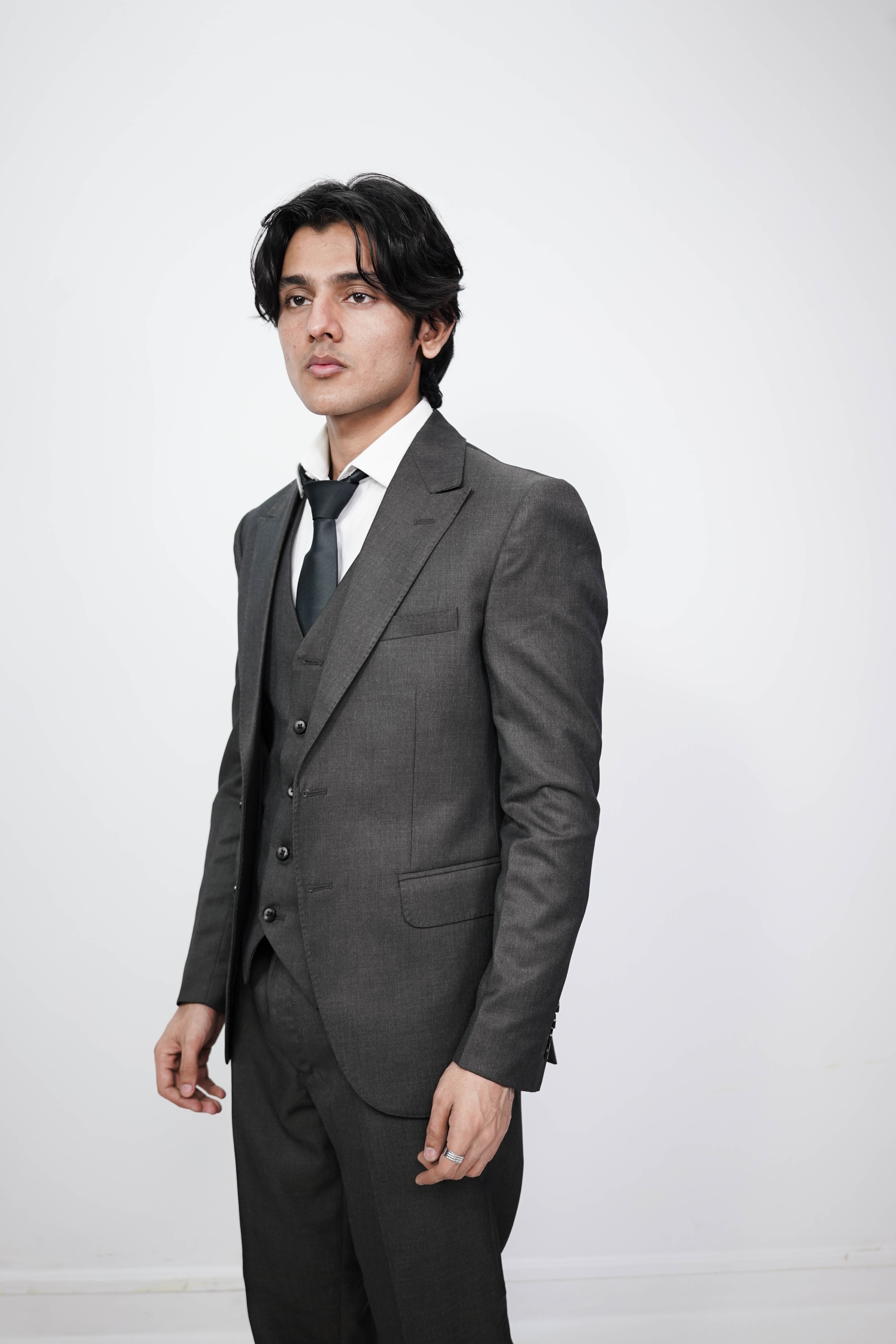 VogueNThreads 3-Piece suit- Custom Fit High-End Formalwear for Every Occasion-VogueNThreads