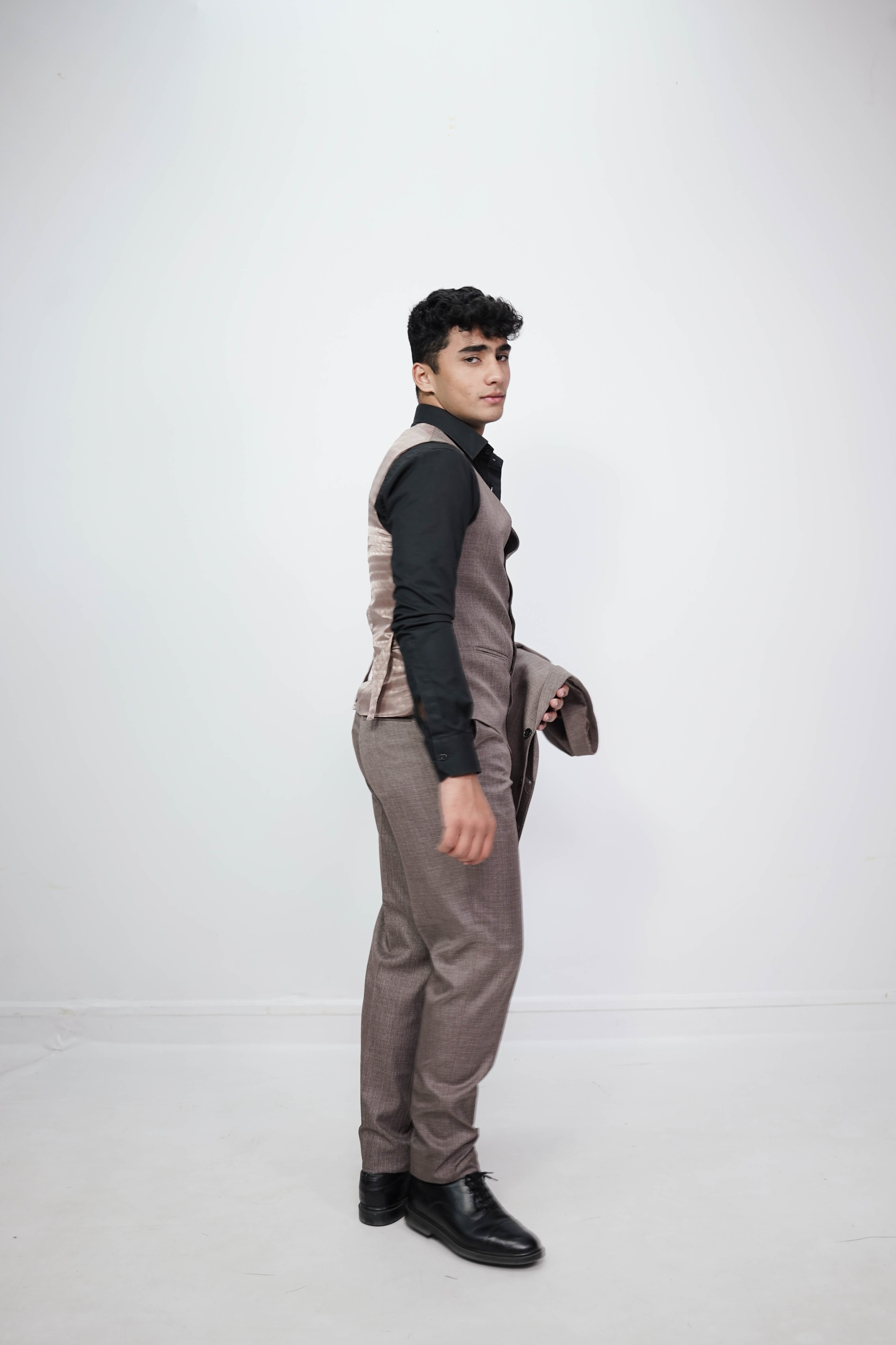 VogueNThreads 3-Piece suit- Custom Fit High-End Formalwear for Every Occasion-VogueNThreads