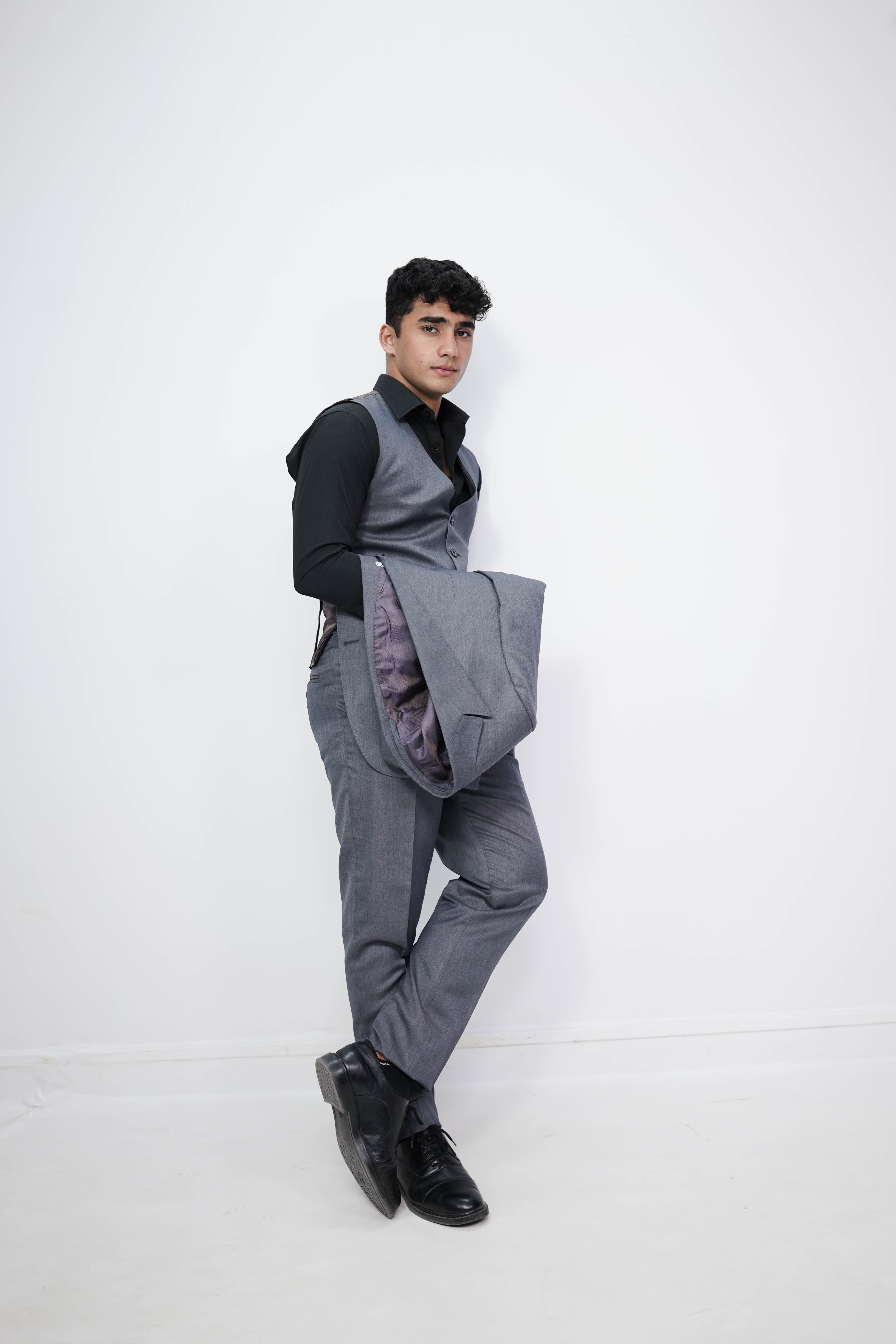 VogueNThreads 3-Piece suit- Custom Fit High-End Formalwear for Every Occasion-VogueNThreads