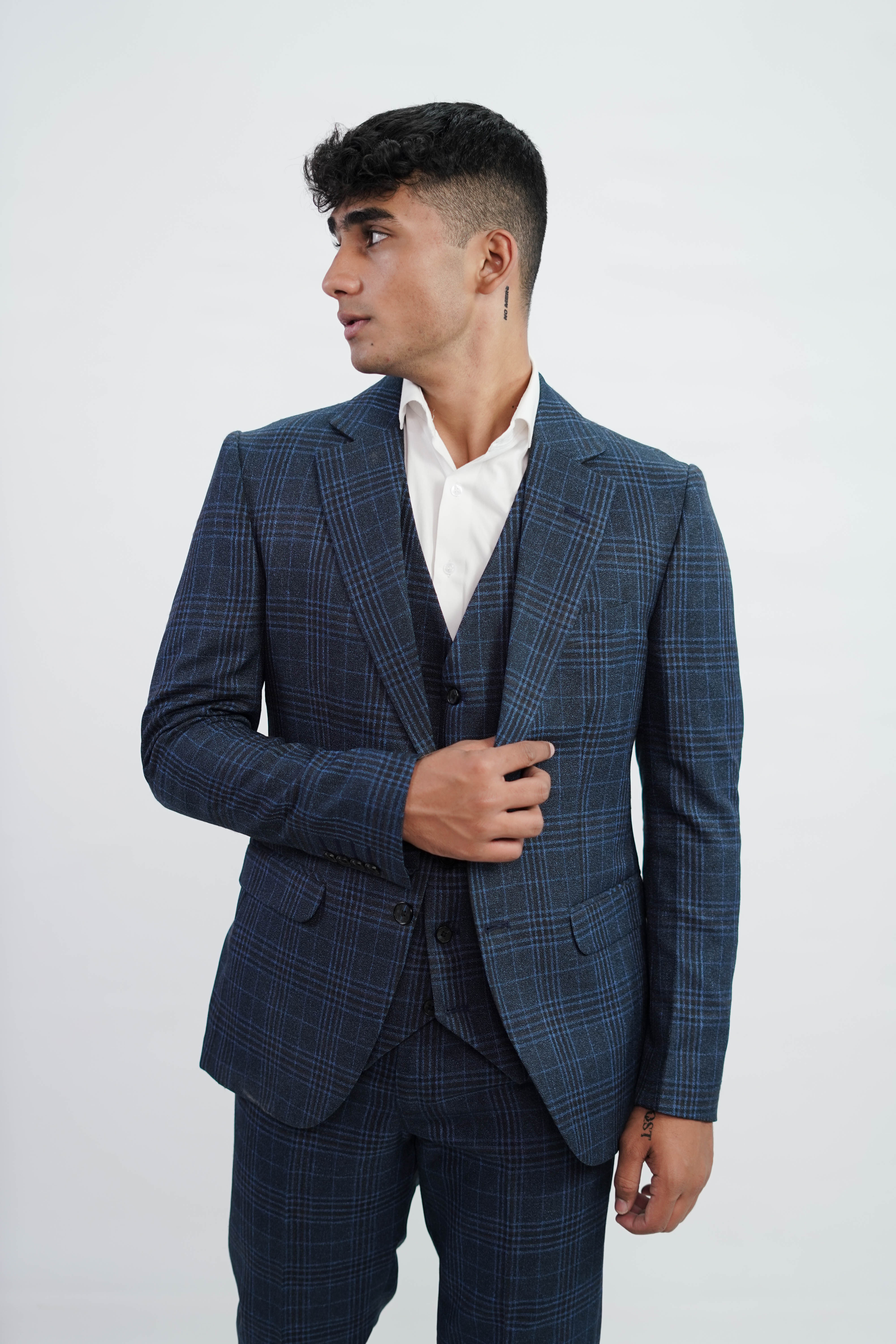 VogueNThreads 3-Piece suit- Custom Fit High-End Formalwear for Every Occasion-VogueNThreads