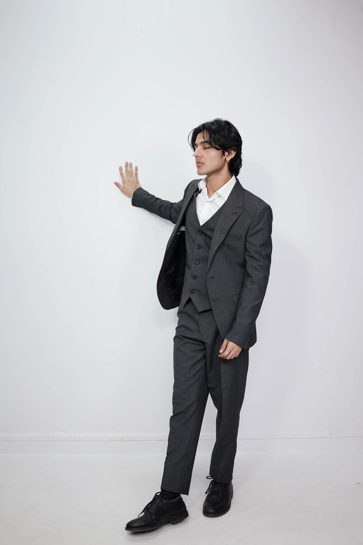 VogueNThreads 3-Piece suit- Custom Fit High-End Formalwear for Every Occasion-suits-VogueNThreads