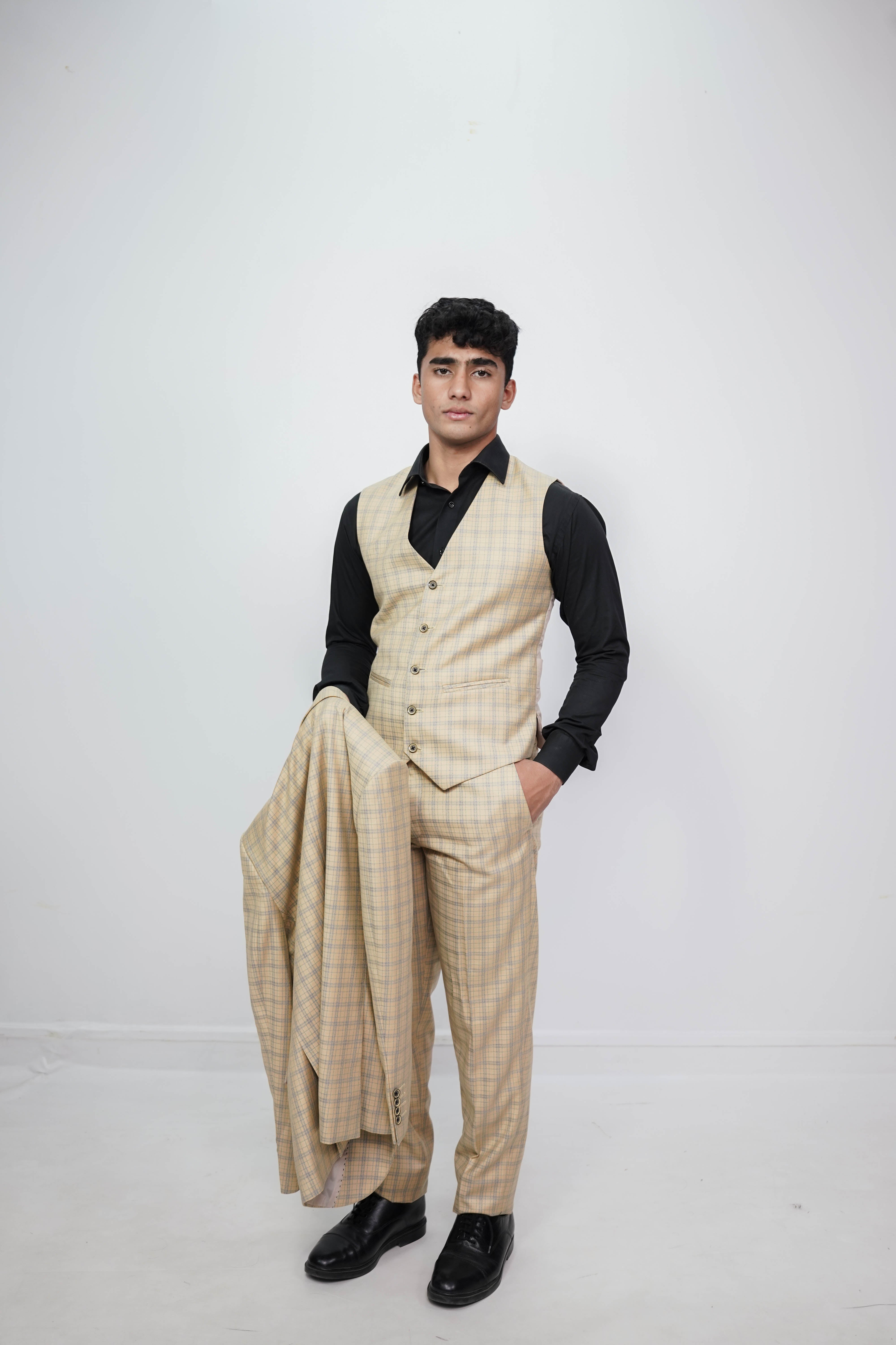 VogueNThreads 3-Piece suit- Custom Fit High-End Formalwear for Every Occasion-VogueNThreads