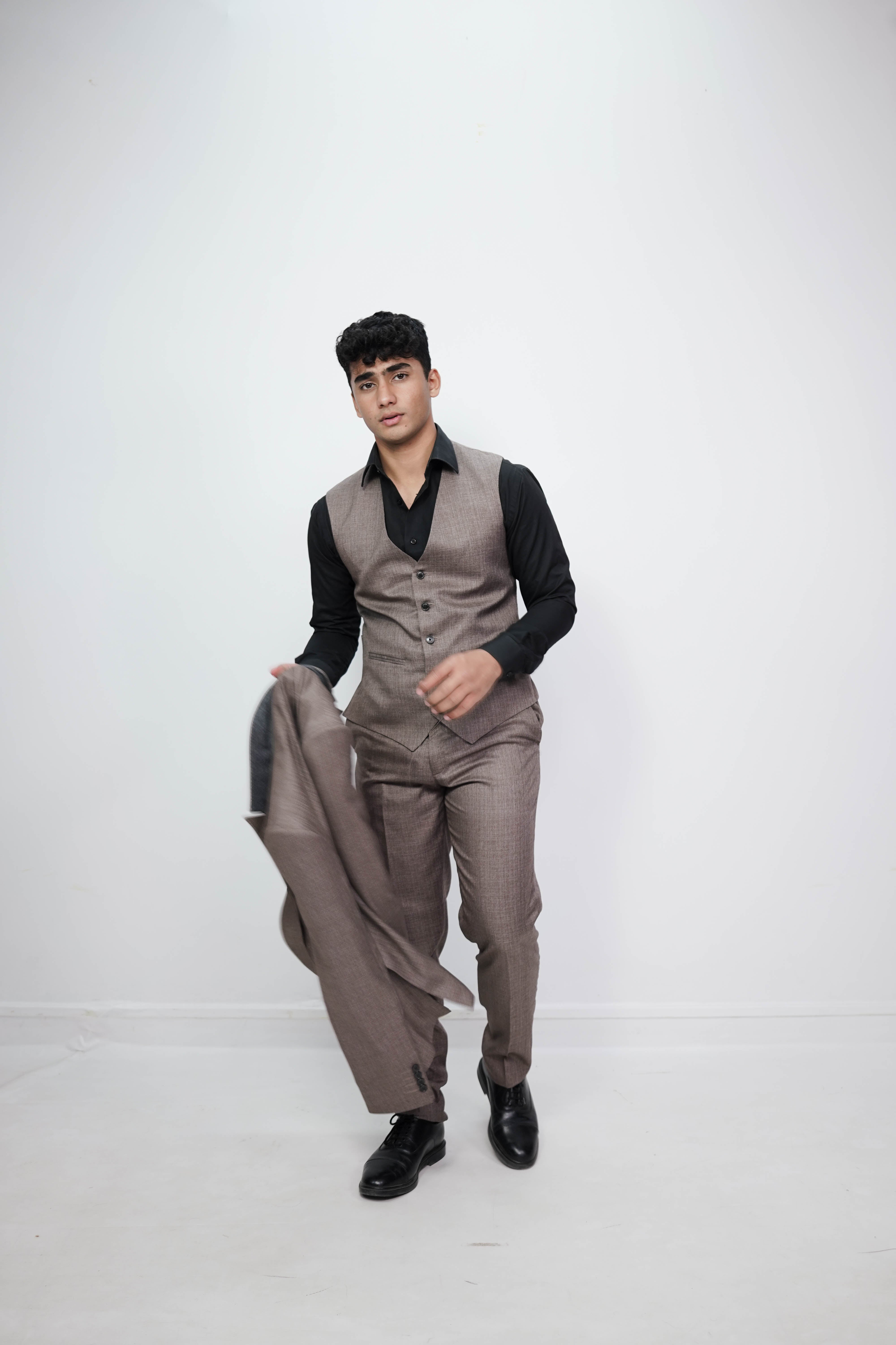 VogueNThreads 3-Piece suit- Custom Fit High-End Formalwear for Every Occasion-VogueNThreads