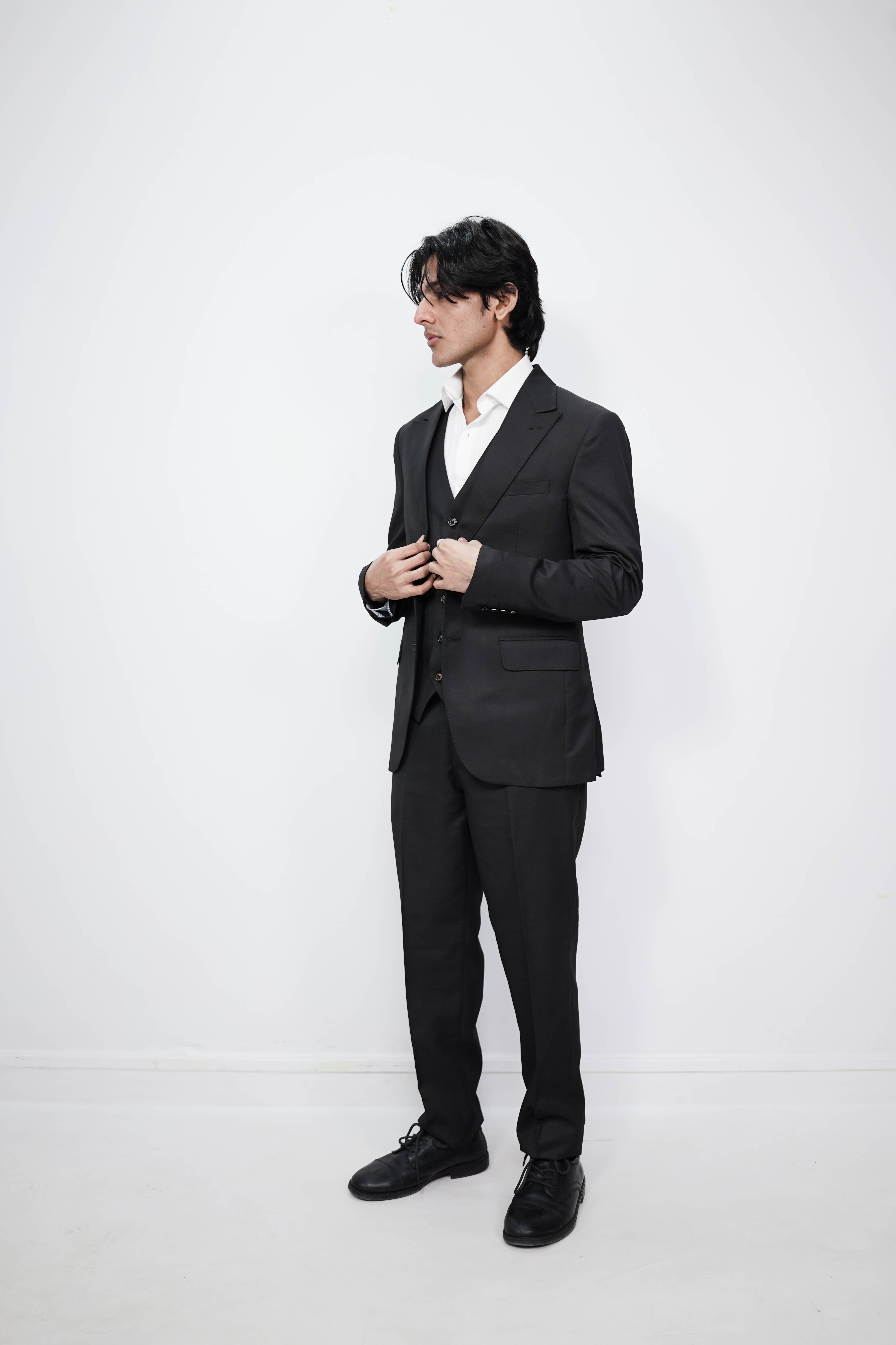 VogueNThreads 3-Piece suit- Custom Fit High-End Formalwear for Every Occasion-VogueNThreads