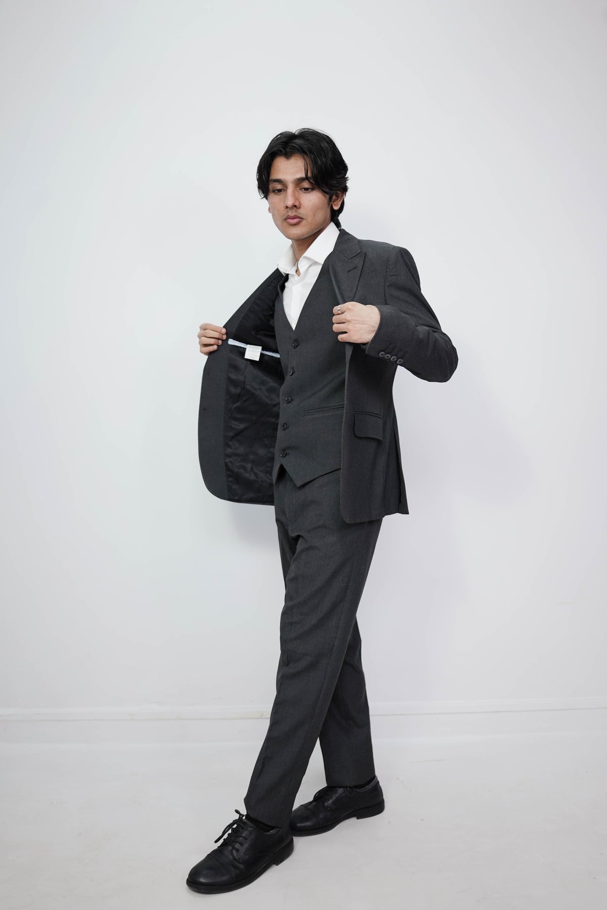 VogueNThreads 3-Piece suit- Custom Fit High-End Formalwear for Every Occasion-suits-VogueNThreads