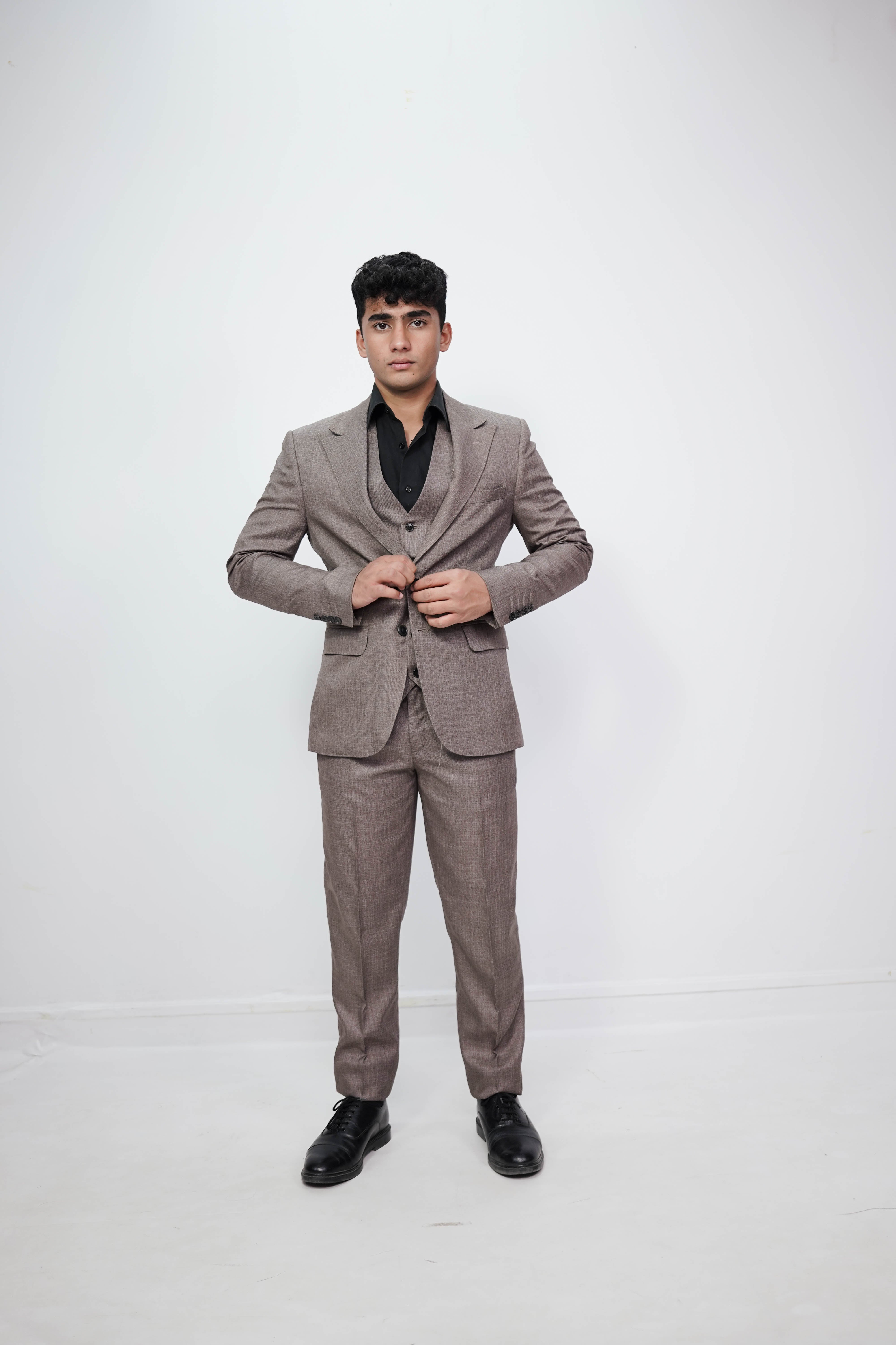 VogueNThreads 3-Piece suit- Custom Fit High-End Formalwear for Every Occasion-VogueNThreads