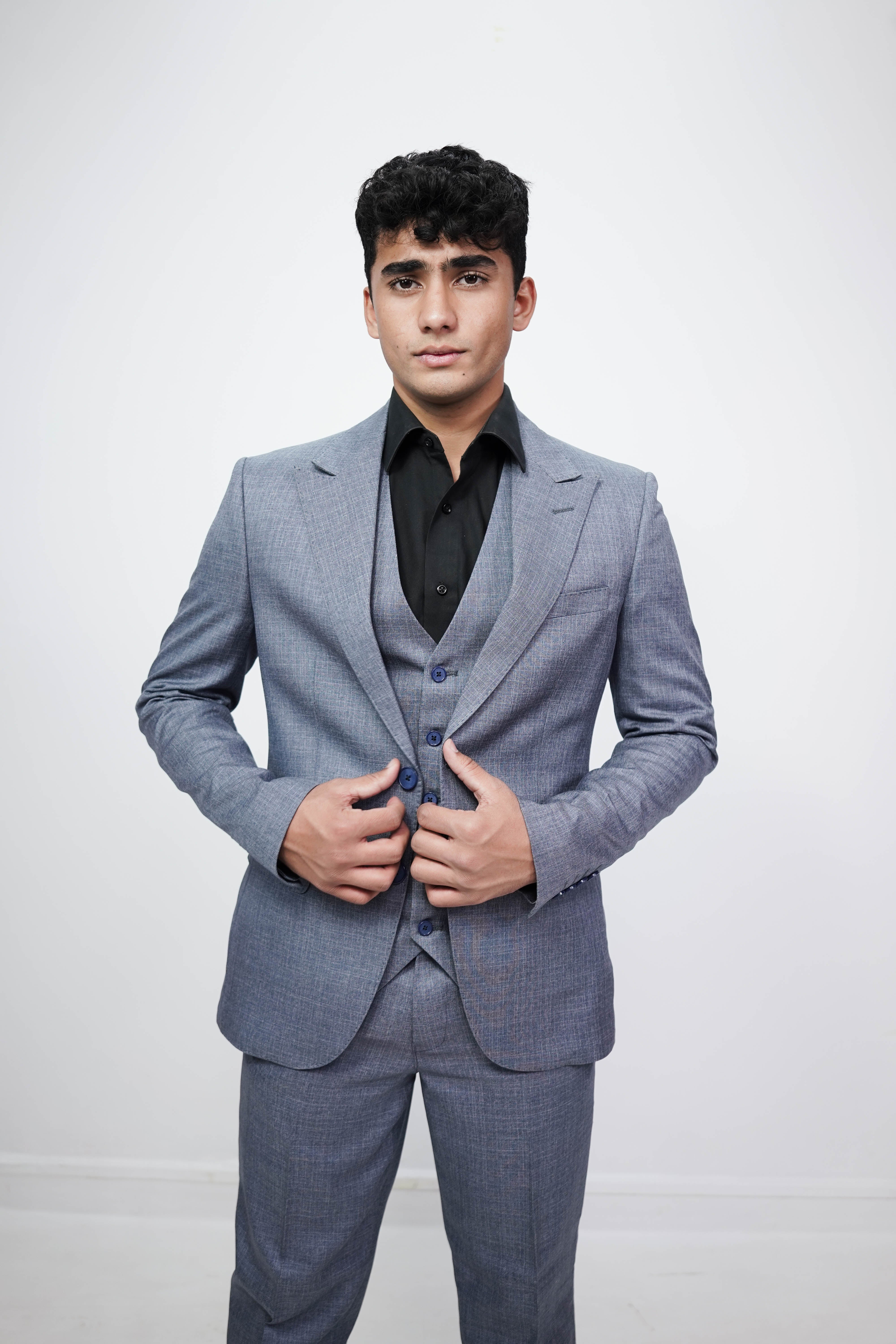 VogueNThreads 3-Piece suit- Custom Fit High-End Formalwear for Every Occasion-VogueNThreads