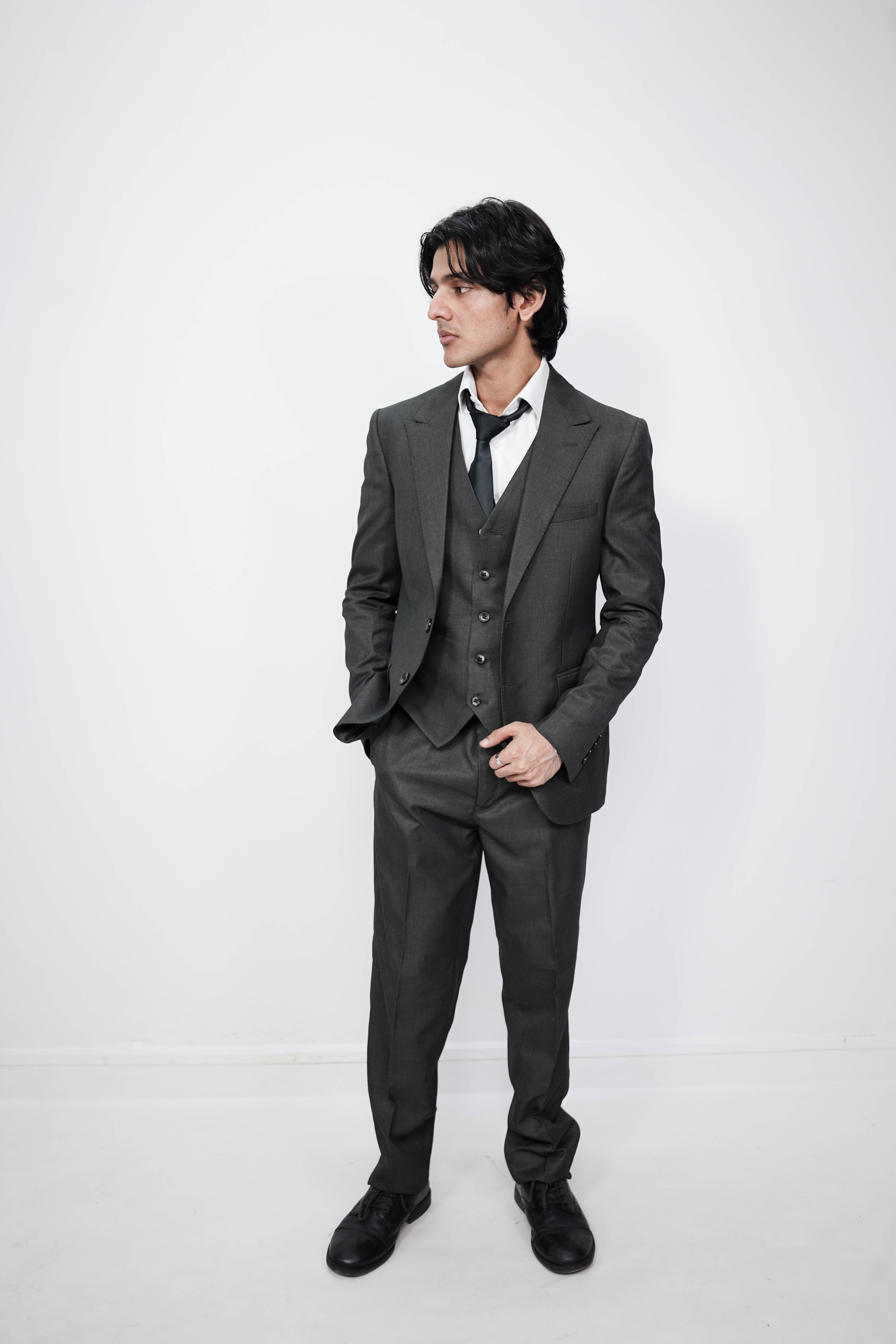 VogueNThreads 3-Piece suit- Custom Fit High-End Formalwear for Every Occasion-VogueNThreads