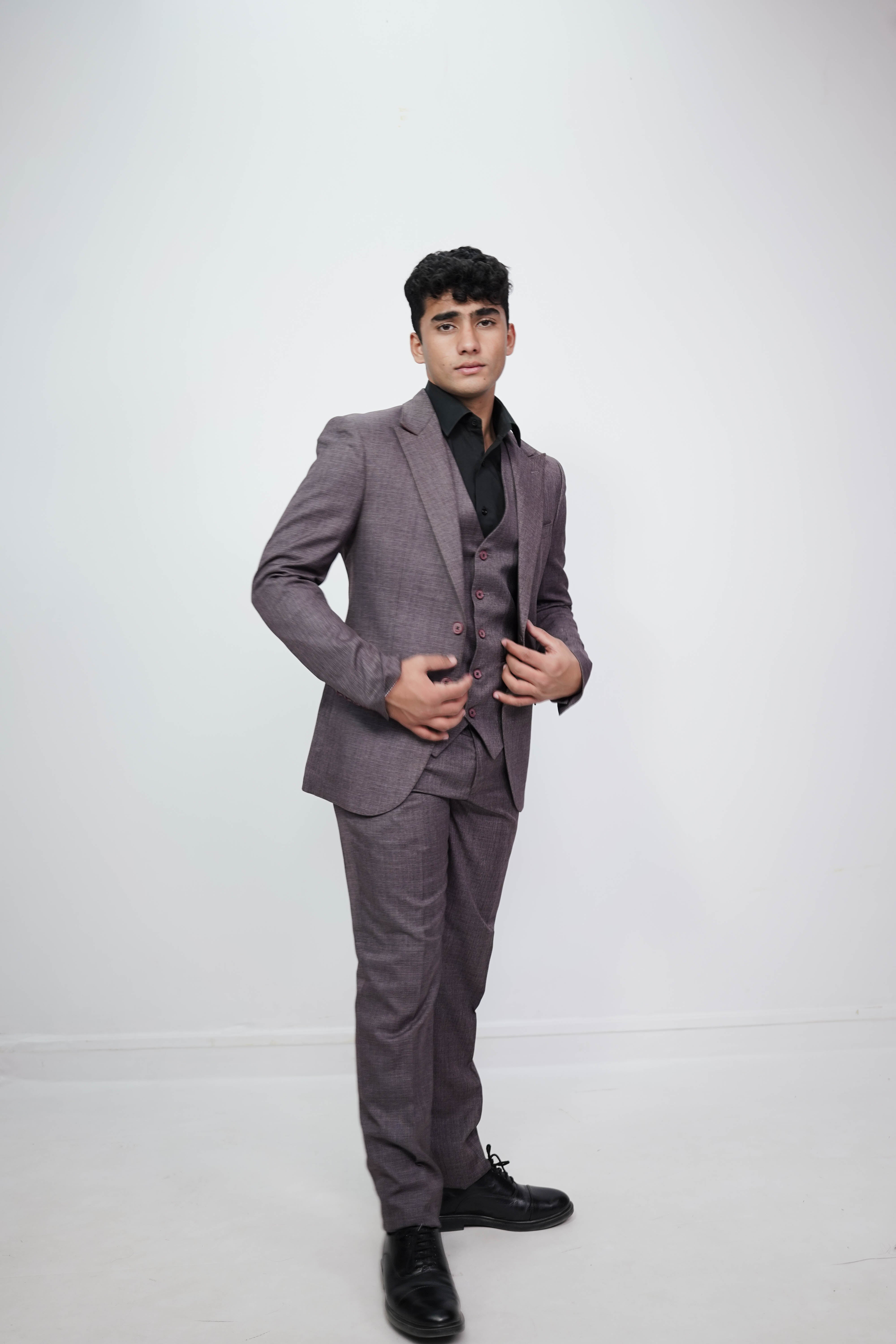 VogueNThreads 3-Piece suit- Custom Fit High-End Formalwear for Every Occasion-VogueNThreads