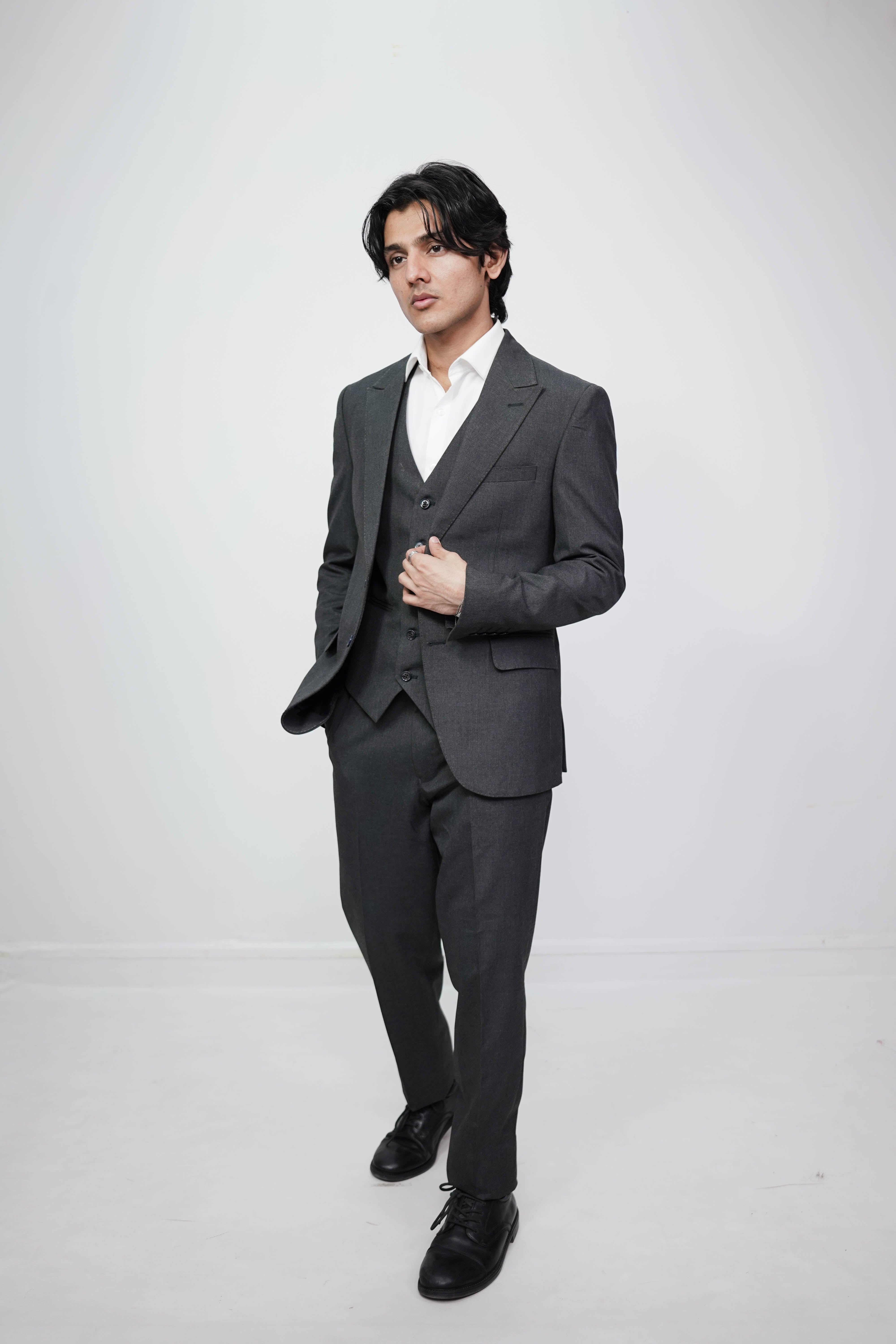 VogueNThreads 3-Piece suit- Custom Fit High-End Formalwear for Every Occasion-suits-VogueNThreads