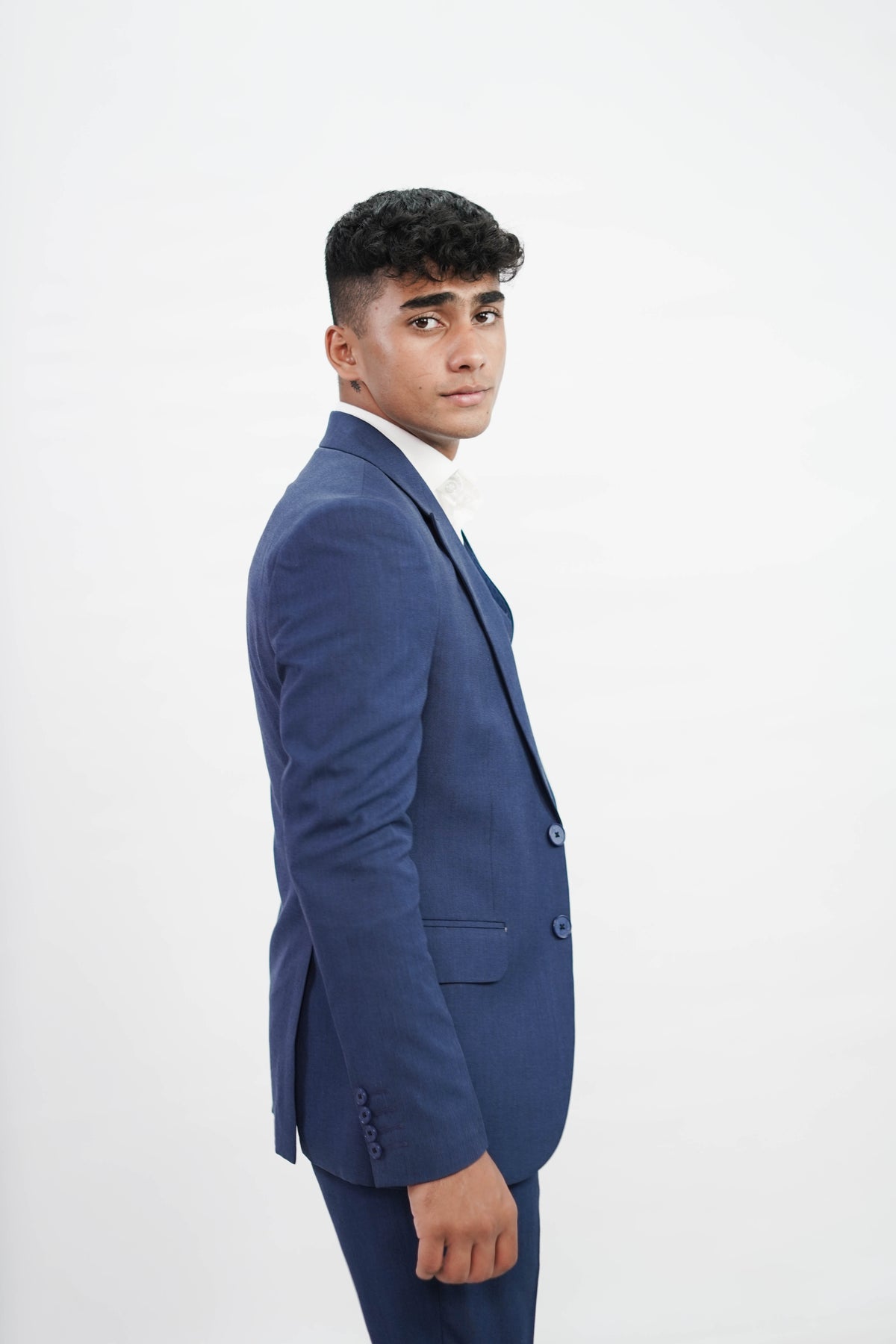 VogueNThreads 3-Piece suit- Elegant Two-Piece Outfit for Grooms & Guests-suits-VogueNThreads