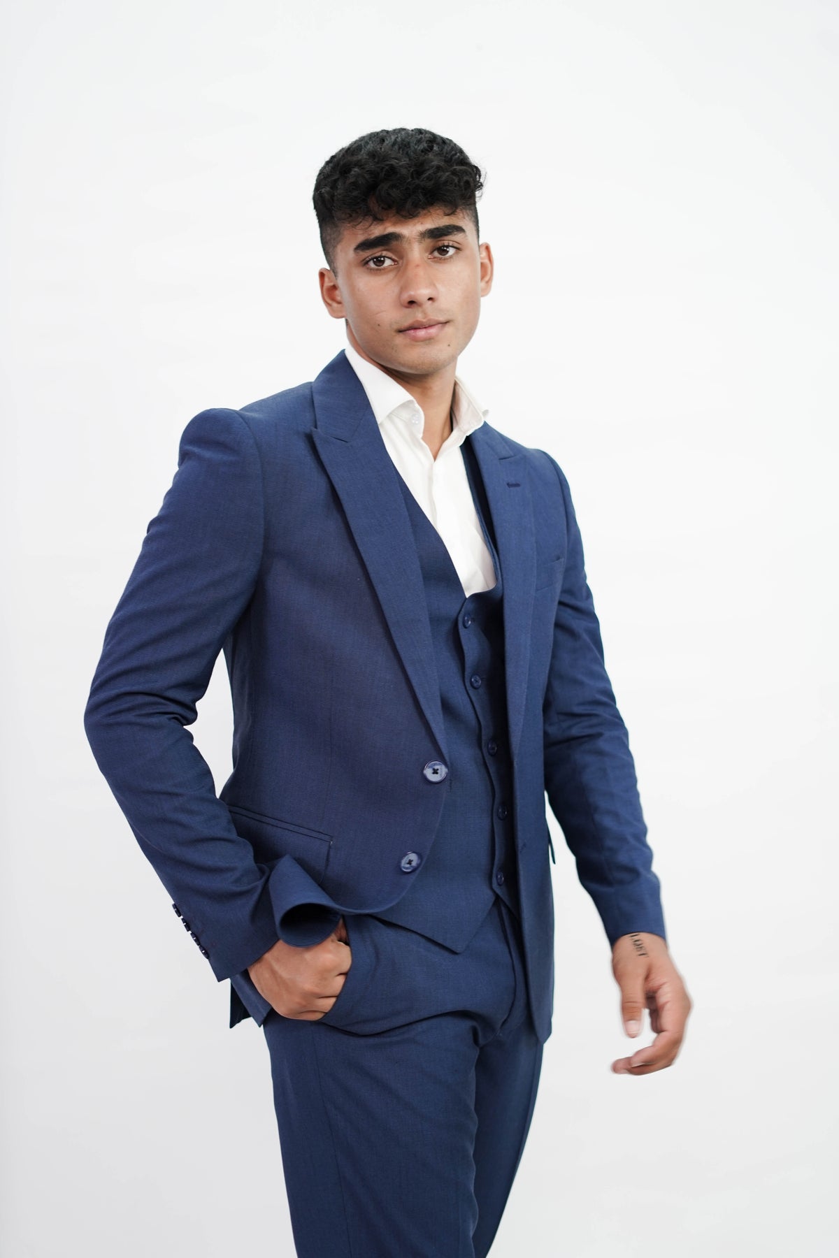 VogueNThreads 3-Piece suit- Elegant Two-Piece Outfit for Grooms & Guests-suits-VogueNThreads
